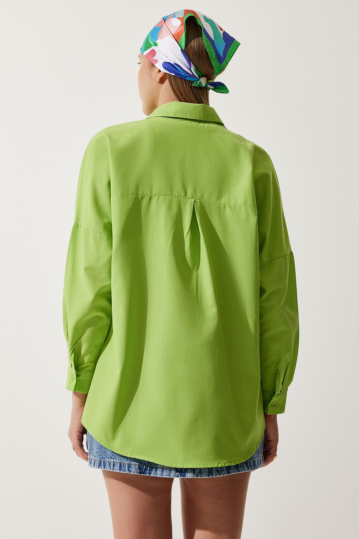 Happiness İstanbul-Pistaziengrünes, langes Oversize-Basic-Shirt für Damen DD00842 5