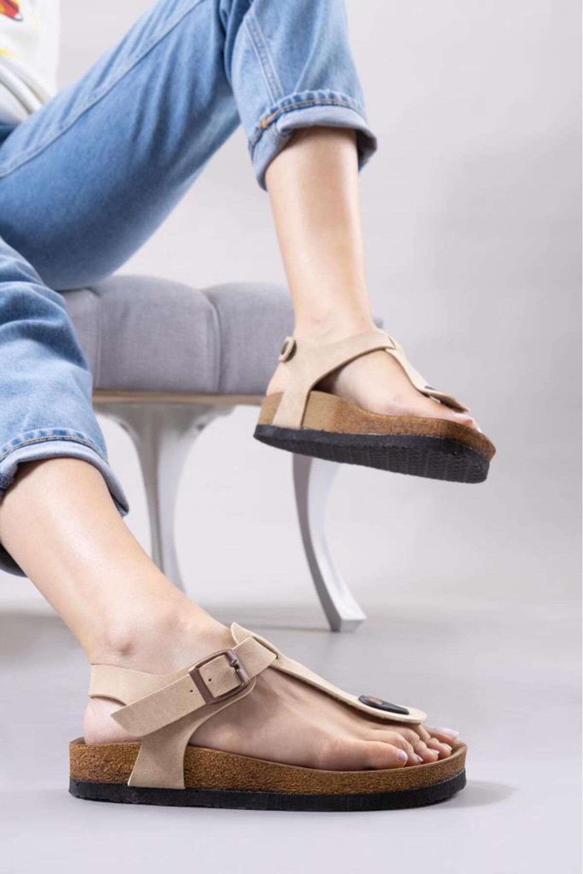 Getcho-Larindo Beige Wildleder-Flip-Flops-Sandalen 4