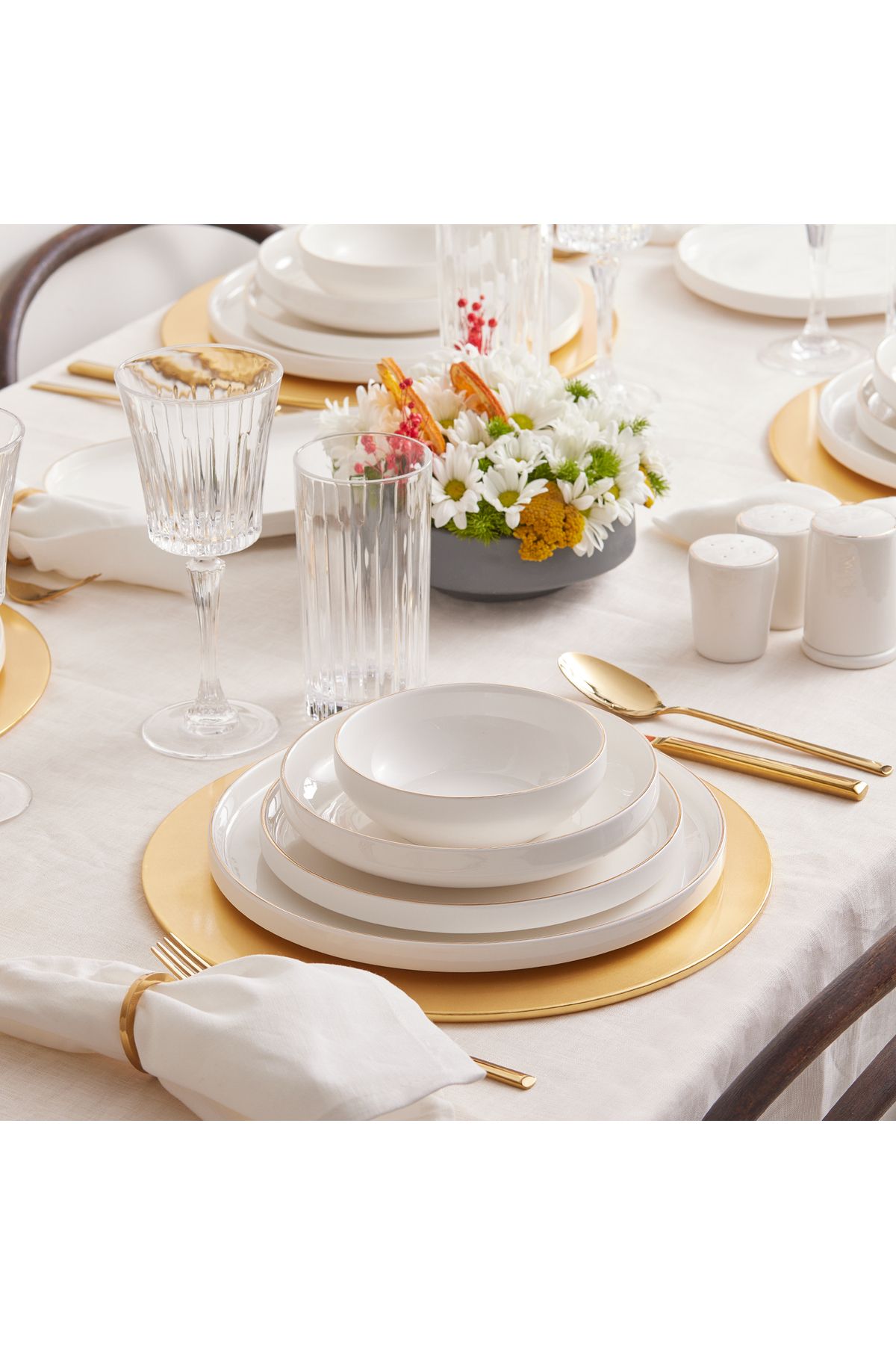 Karaca-Neu Saturn Gold 59-teiliges Streamline Porzellan Geschirrset für 12 Personen Set 2