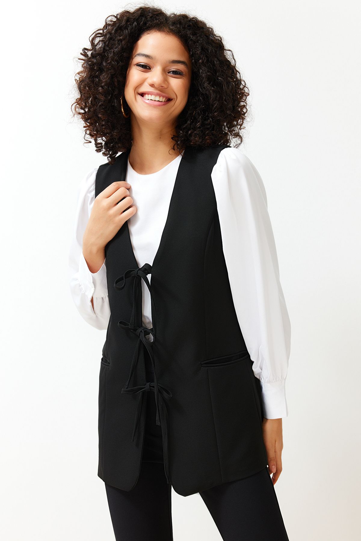 Trendyol Modest-Schwarze gewebte Weste mit Bindeverschluss vorne TCTSS24YL00003 2