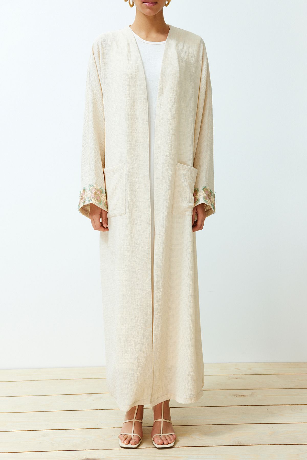 Trendyol Modest-Lange gewebte Mütze mit Steinstickerei und detaillierten Details &amp; Ferace &amp; Abaya TCTSS24KF00005 4
