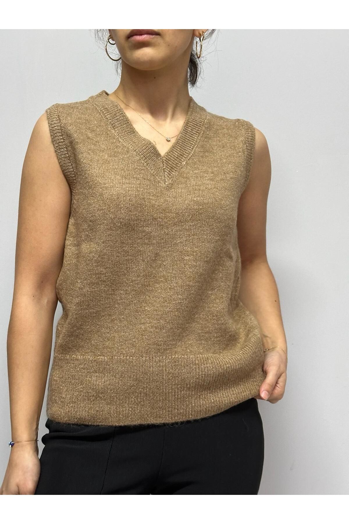 soBasic-V-Neck Basic Sweater - Mink 1