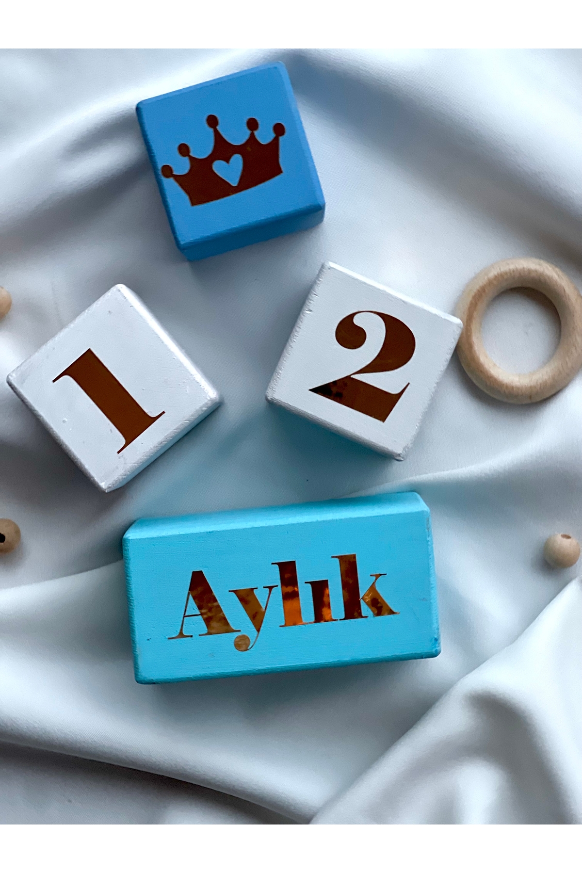 Mavi beyaz bebek anı küpü dekor fotoğraf cekımı