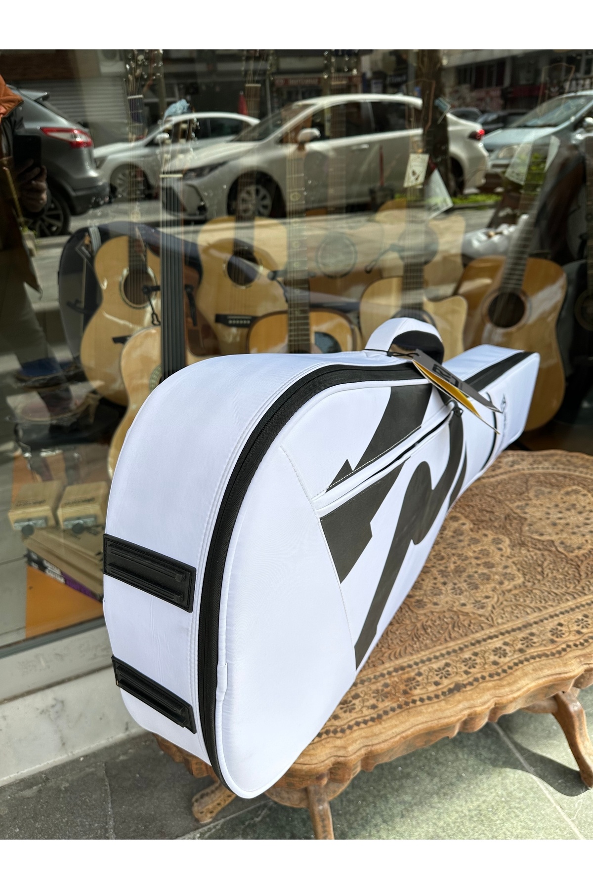 PENA MÜZİK-White Guitar Case Classic 2
