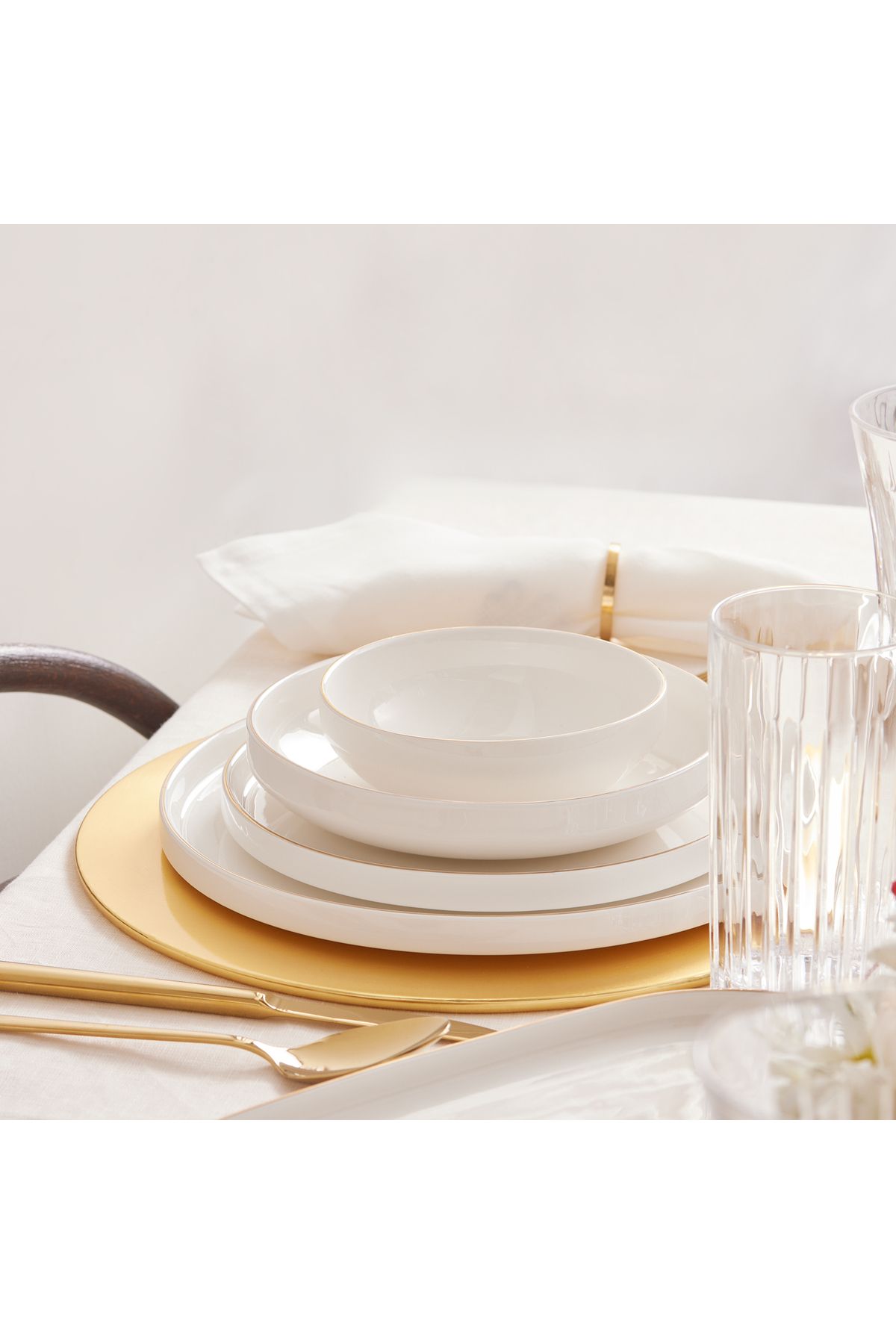 Karaca-Neu Saturn Gold 59-teiliges Streamline Porzellan Geschirrset für 12 Personen Set 7