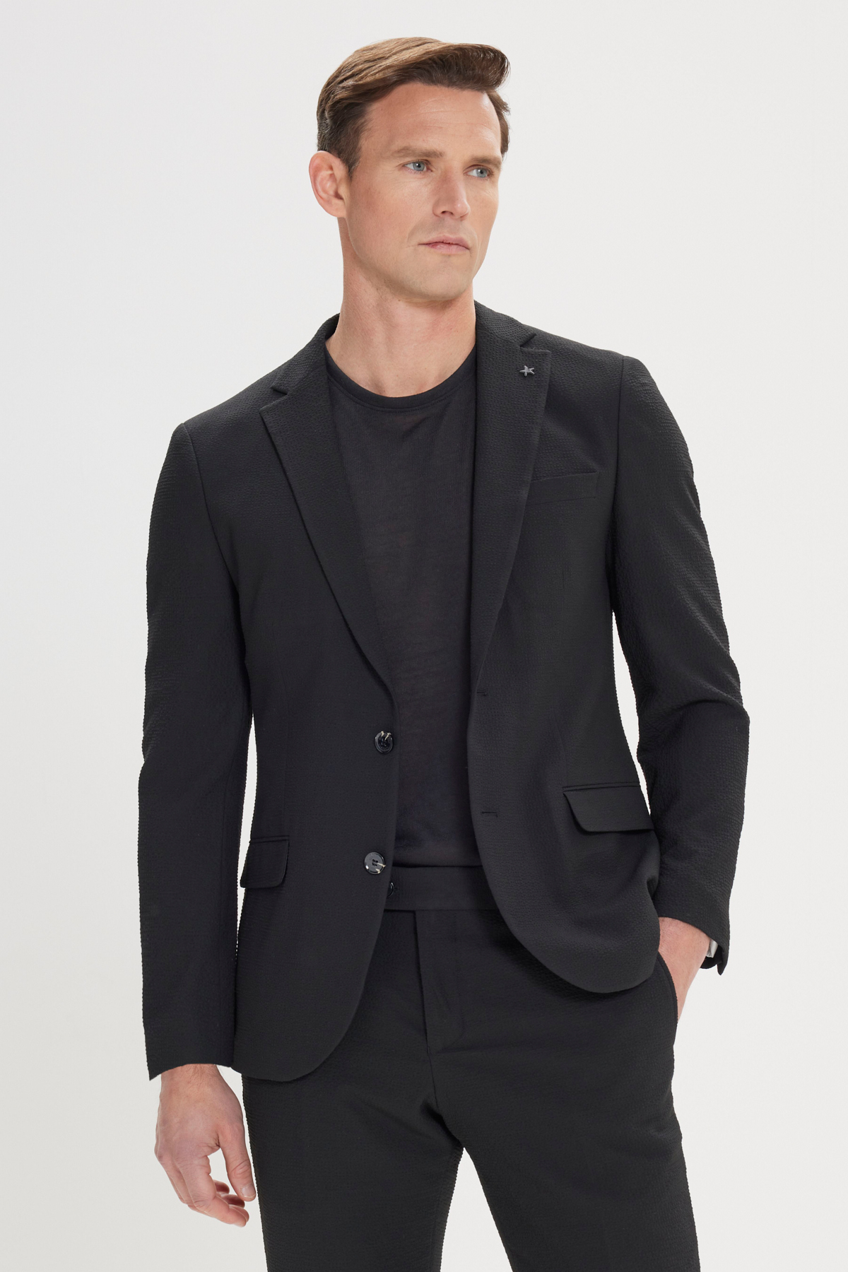 آلتین ییدلیز کلاسیکس کت و شلوار مردانه مشکی اسلیم فیت، یقه تک برش باریک، دارای نقش برجسته