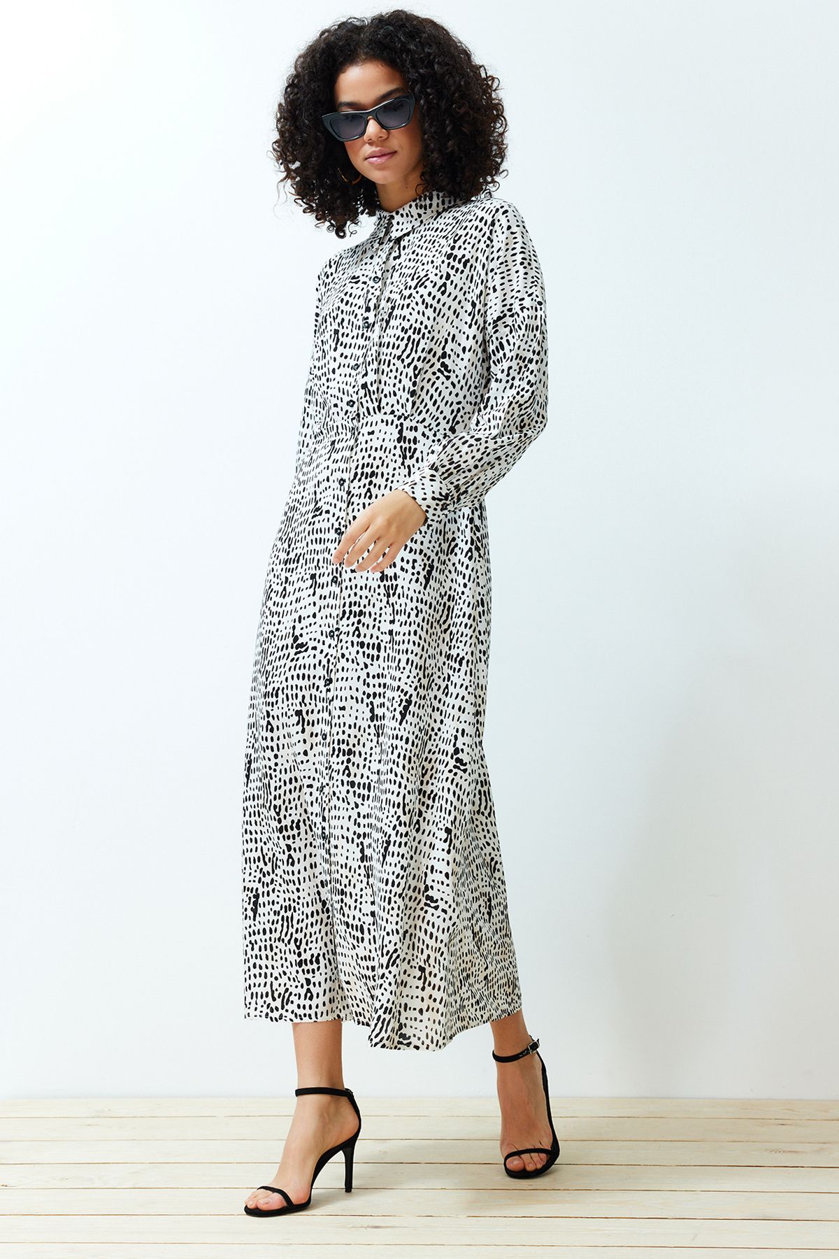 Trendyol Modest-Košilové šaty s geometrickým vzorem Ecru TCTSS24EB00072 3