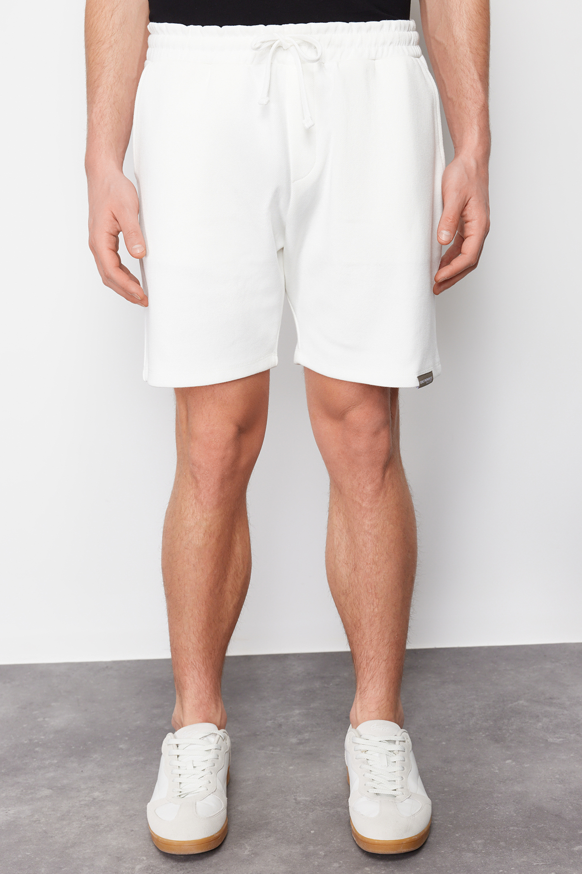 Trendyolmilla  Ekru Regular/Normal Kesim Dokulu %100 Pamuklu Şort TMNSS24SR00022 - Görsel 5