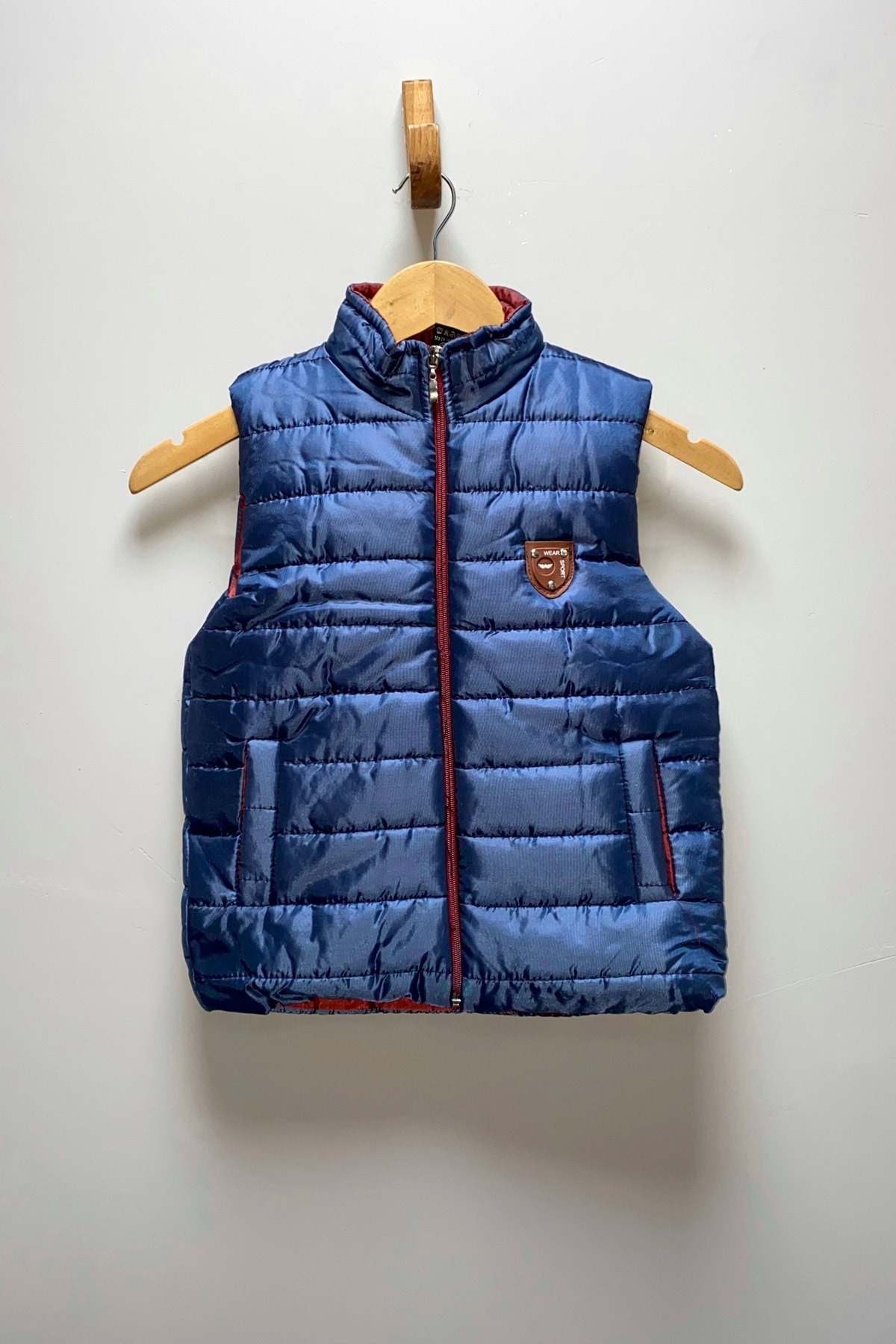  جلیقه جیب‌دار پسرانه با الیاف پر شده، رنگ نیلی Mnk0409