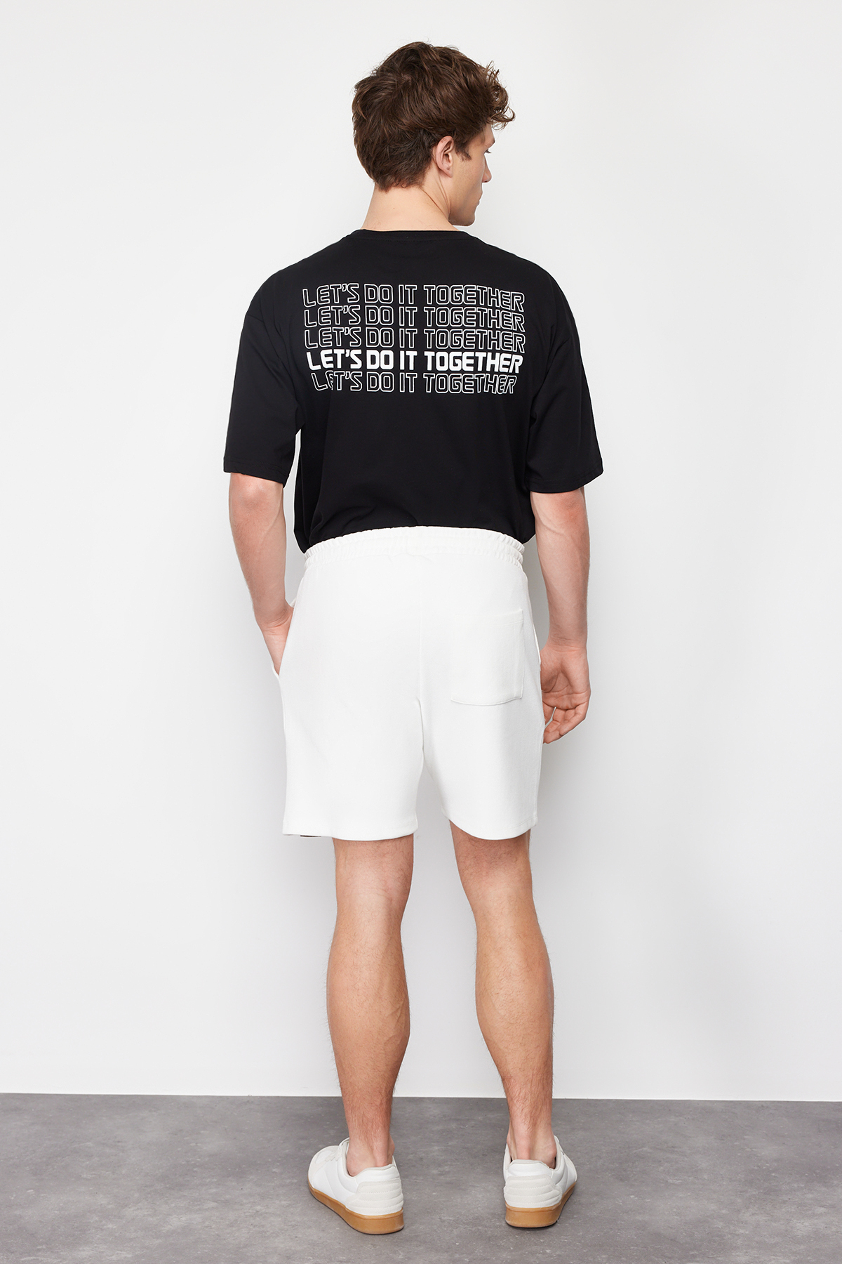 Trendyolmilla  Ekru Regular/Normal Kesim Dokulu %100 Pamuklu Şort TMNSS24SR00022 - Görsel 7