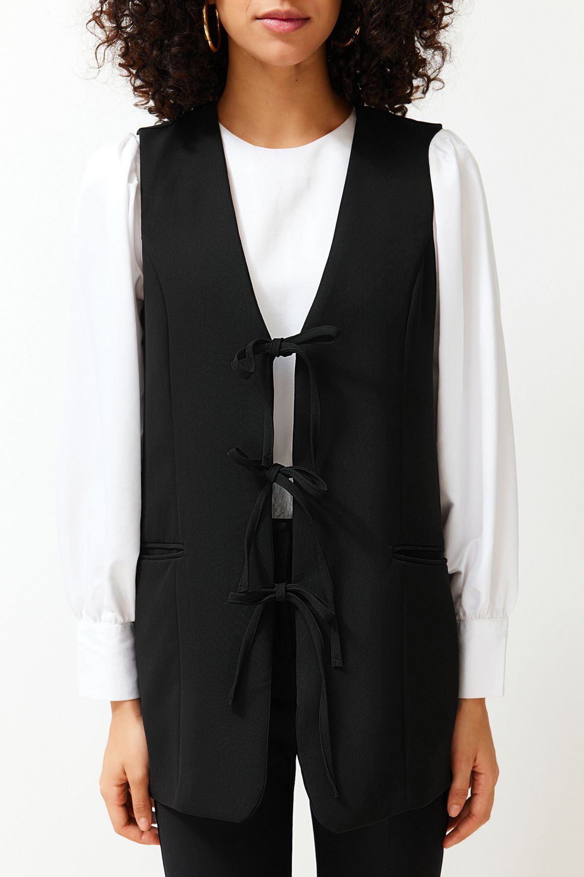 Trendyol Modest-Schwarze gewebte Weste mit Bindeverschluss vorne TCTSS24YL00003 4