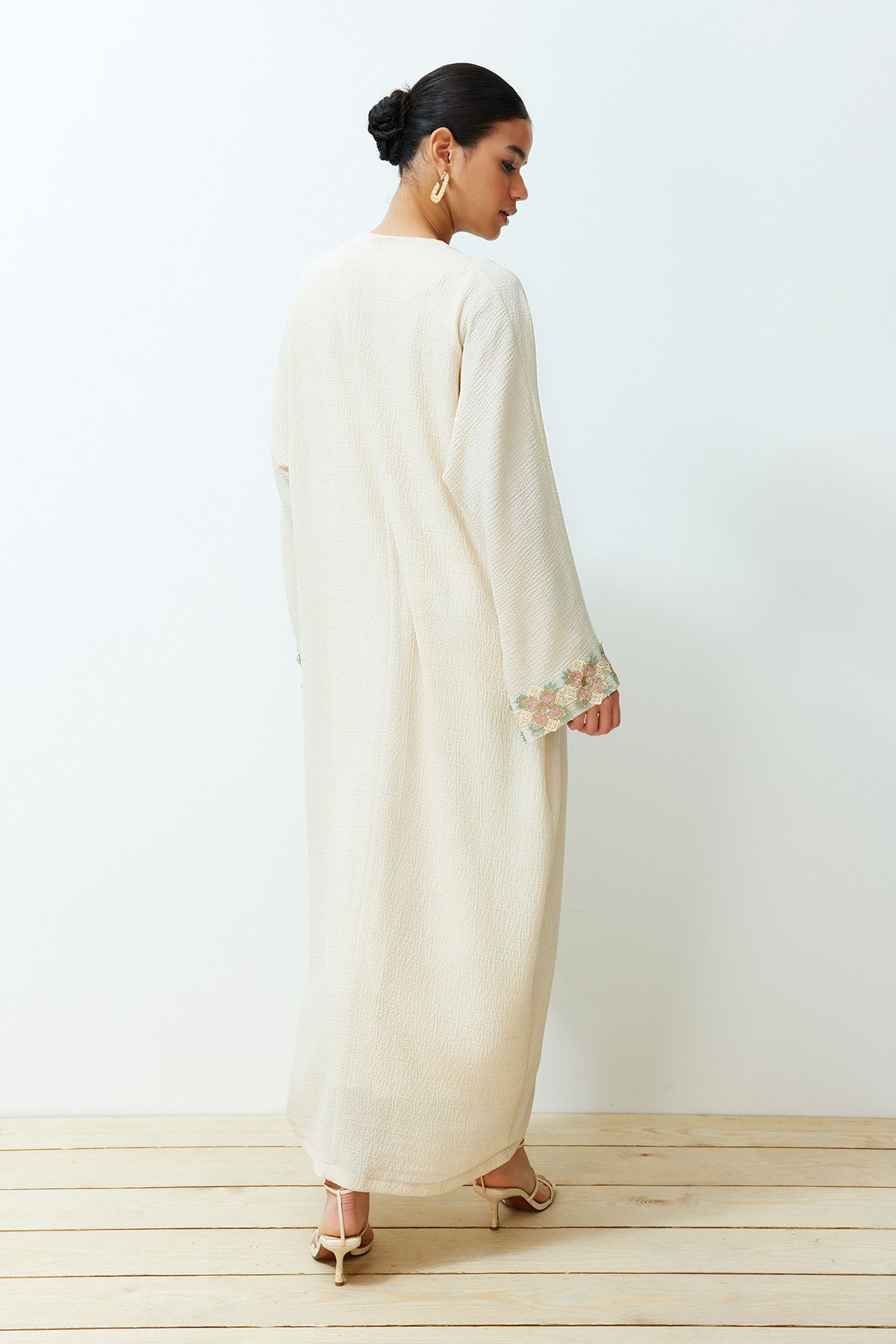 Trendyol Modest-Lange gewebte Mütze mit Steinstickerei und detaillierten Details &amp; Ferace &amp; Abaya TCTSS24KF00005 6