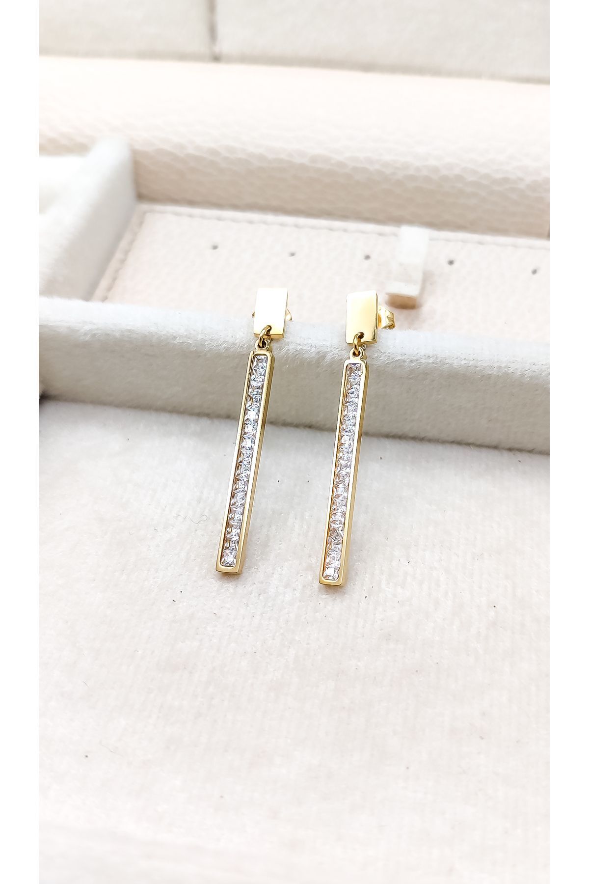 Vip Seri Zirkon Taşlı Su Yolu Kararmaz Çelik Küpe