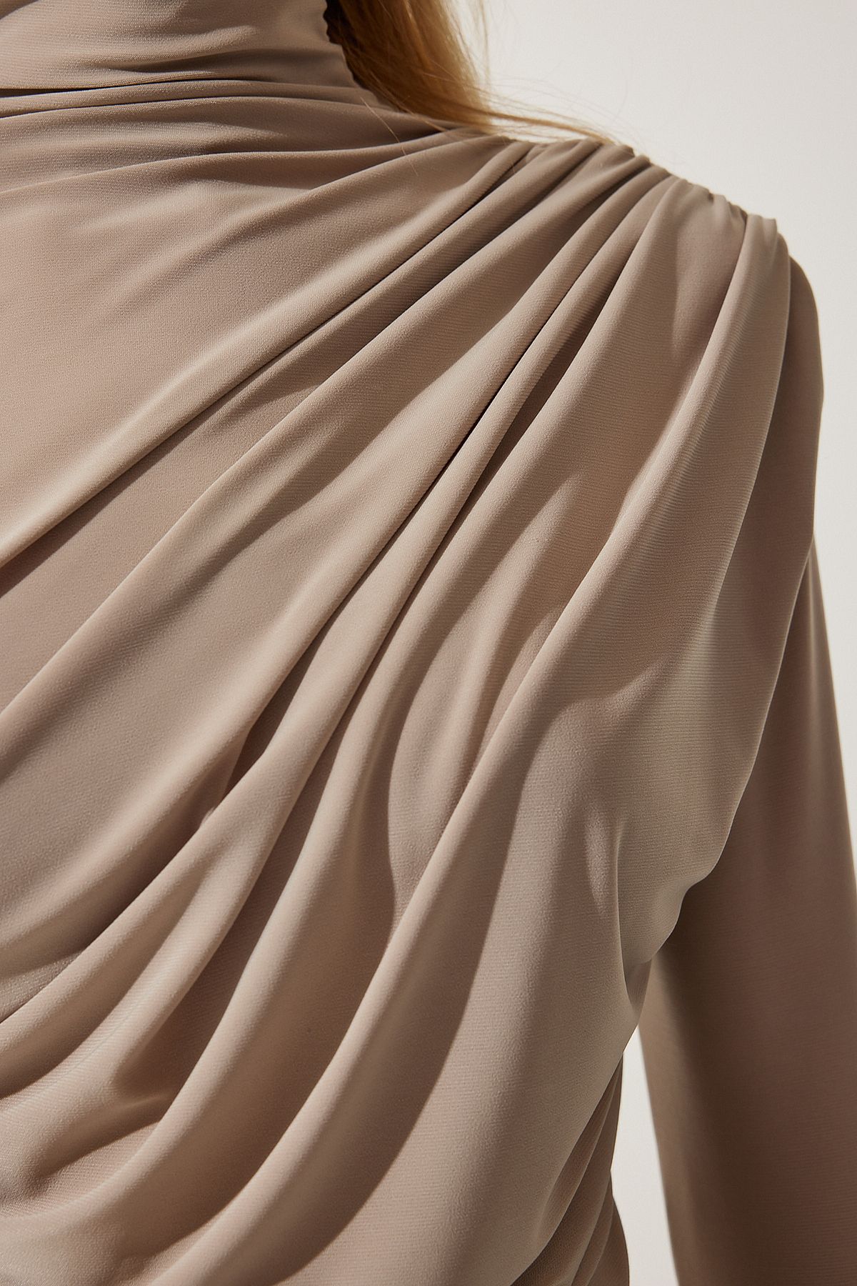 Happiness İstanbul-Damen Bluse Sandy mit Stehkragen und Raffung in Dunkelbeige FF00135 4