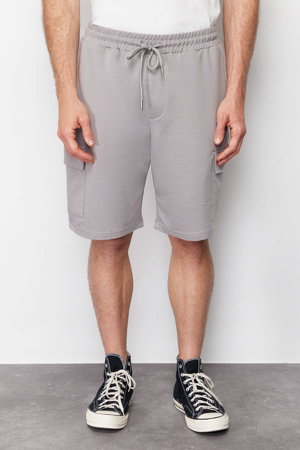 Trendyol Collection-Šedé oversize šortky se skrytou šňůrkou a gumovým pasem – kapsa na náklad, s označením TMNSS24SR00018 4