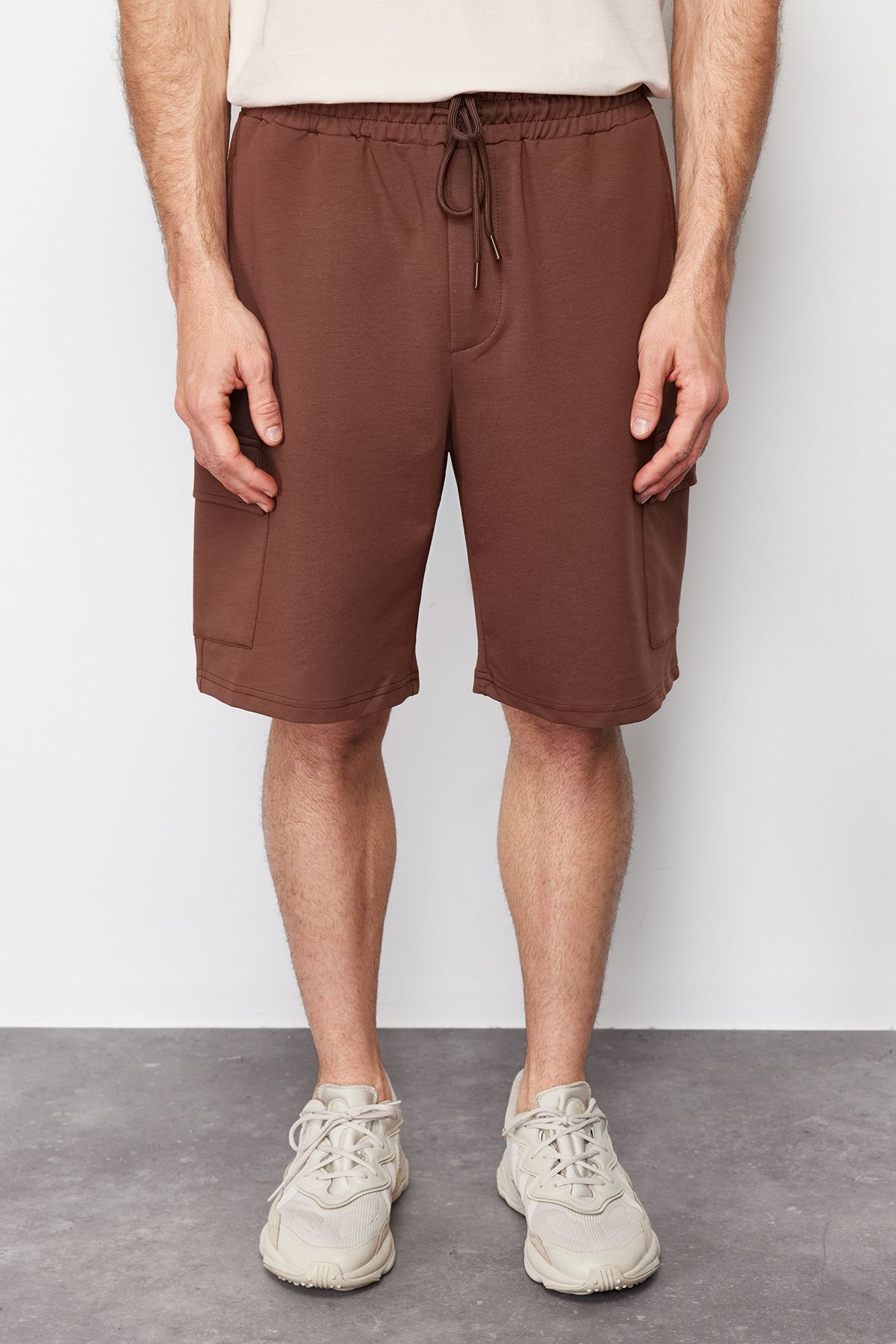 Trendyol Collection Übergroße Braune Shorts – Gummibund, Versteckte Kordel, Beschriftet, für Herren - L