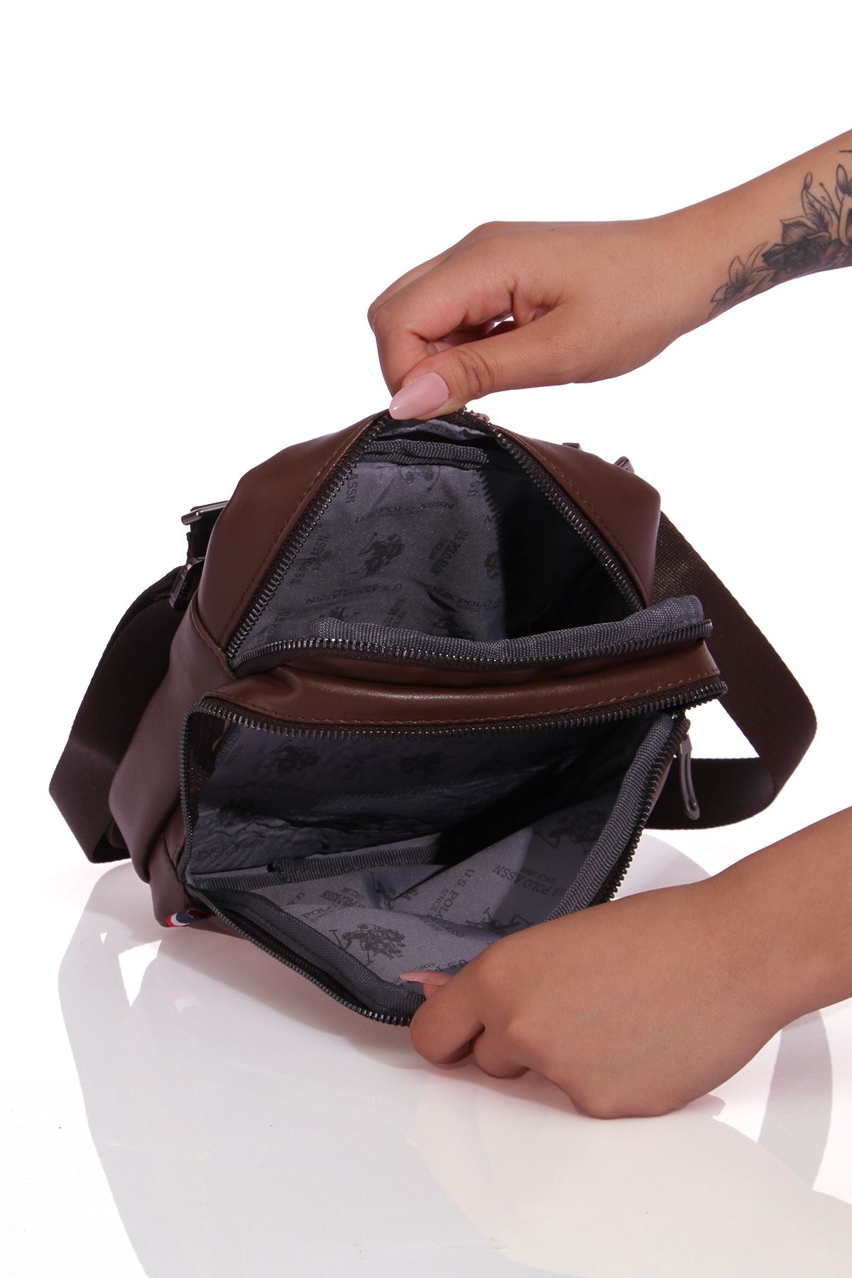 کیف شانه ای چند رنگ مردانه پایه. چوگان Assn. 23644 بند قهوه U.S. Polo Assn.