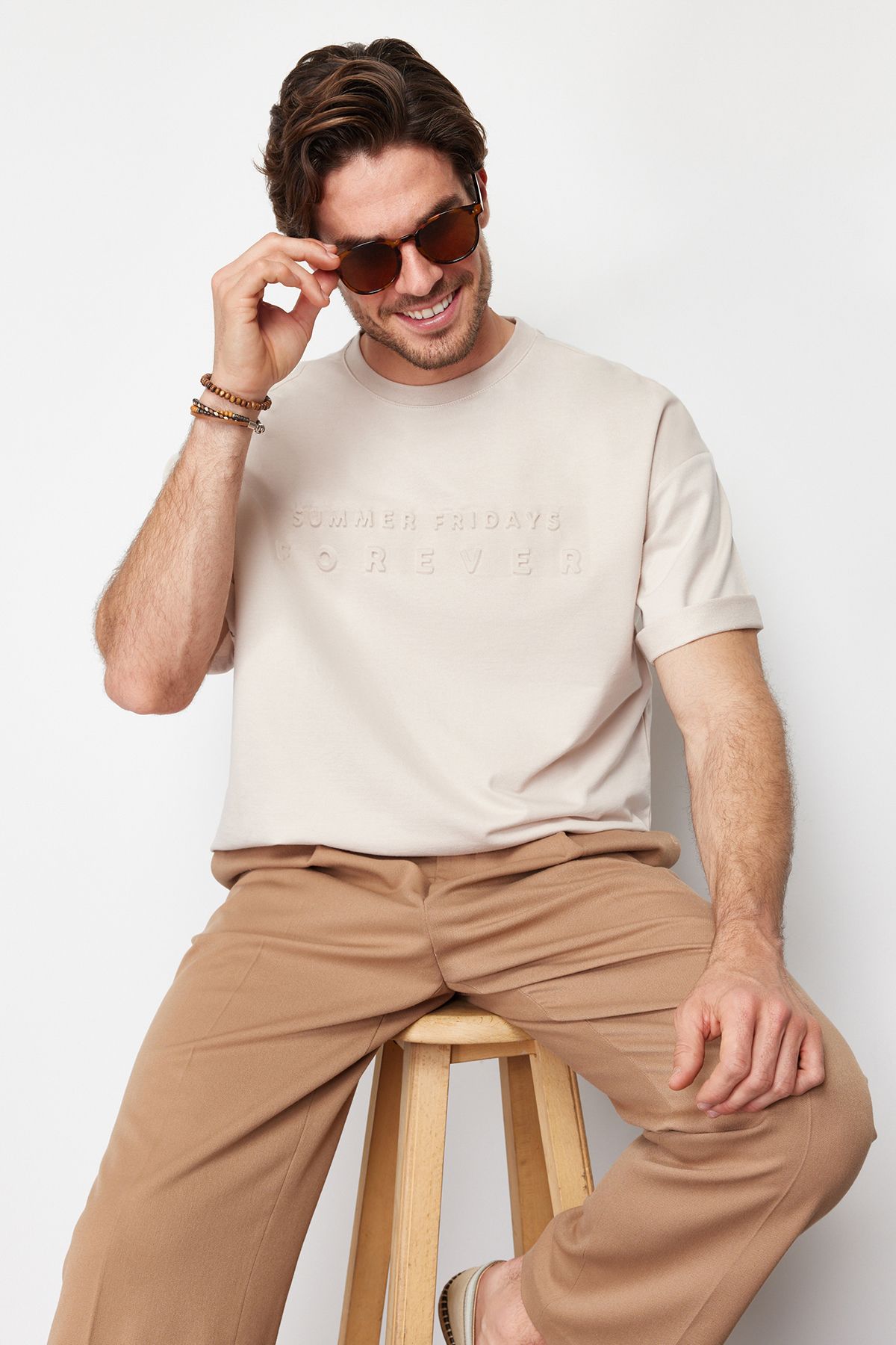 Trendyol Collection Szara Koszulka Oversize Z Nadrukiem Na Zamówienie – Mężczyzna - XL