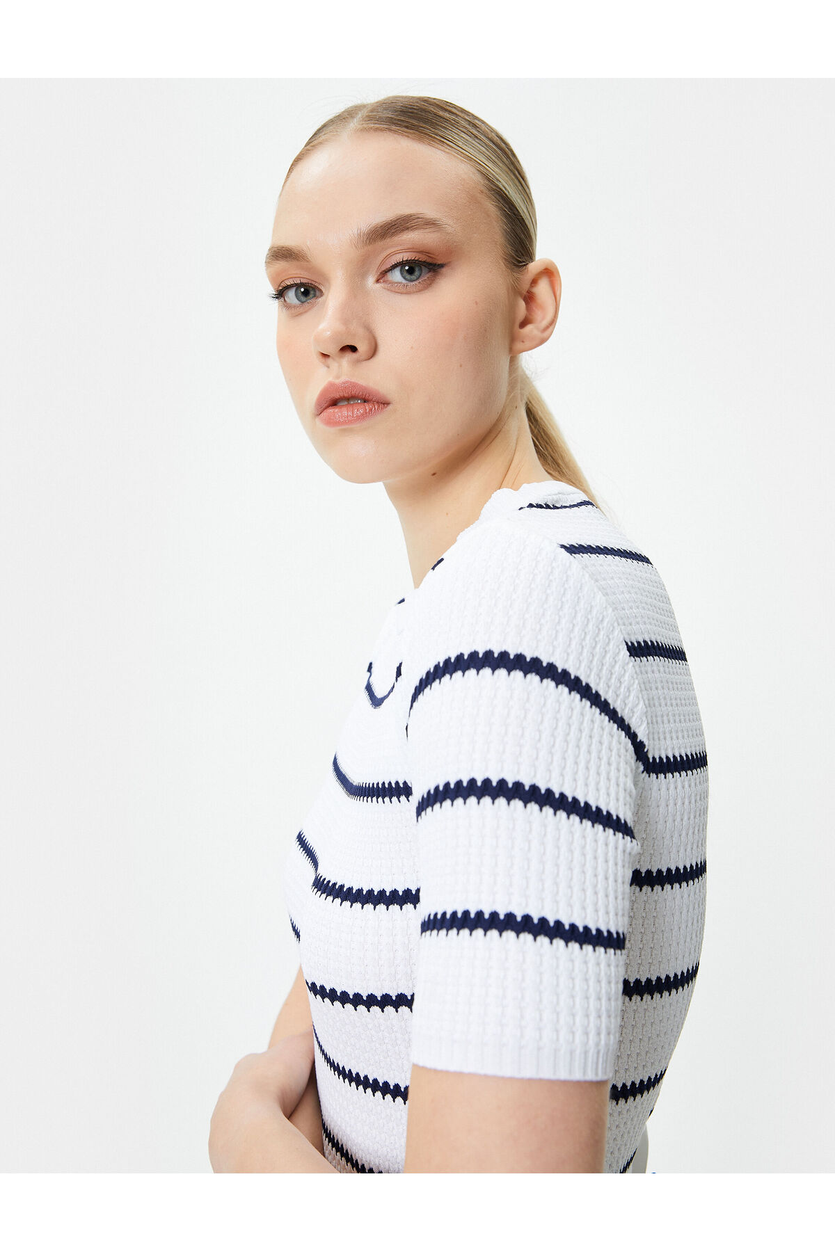 ژاکت بافتنی یقه آستین کوتاه ژاکارد