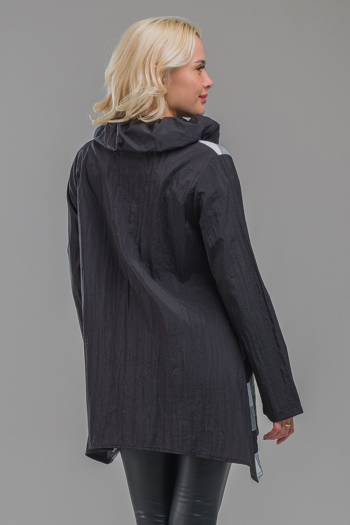 Bold & Young-Women's Black Color Gathered Collar Embroidered Seersucker Combination Parachute Jacket 5