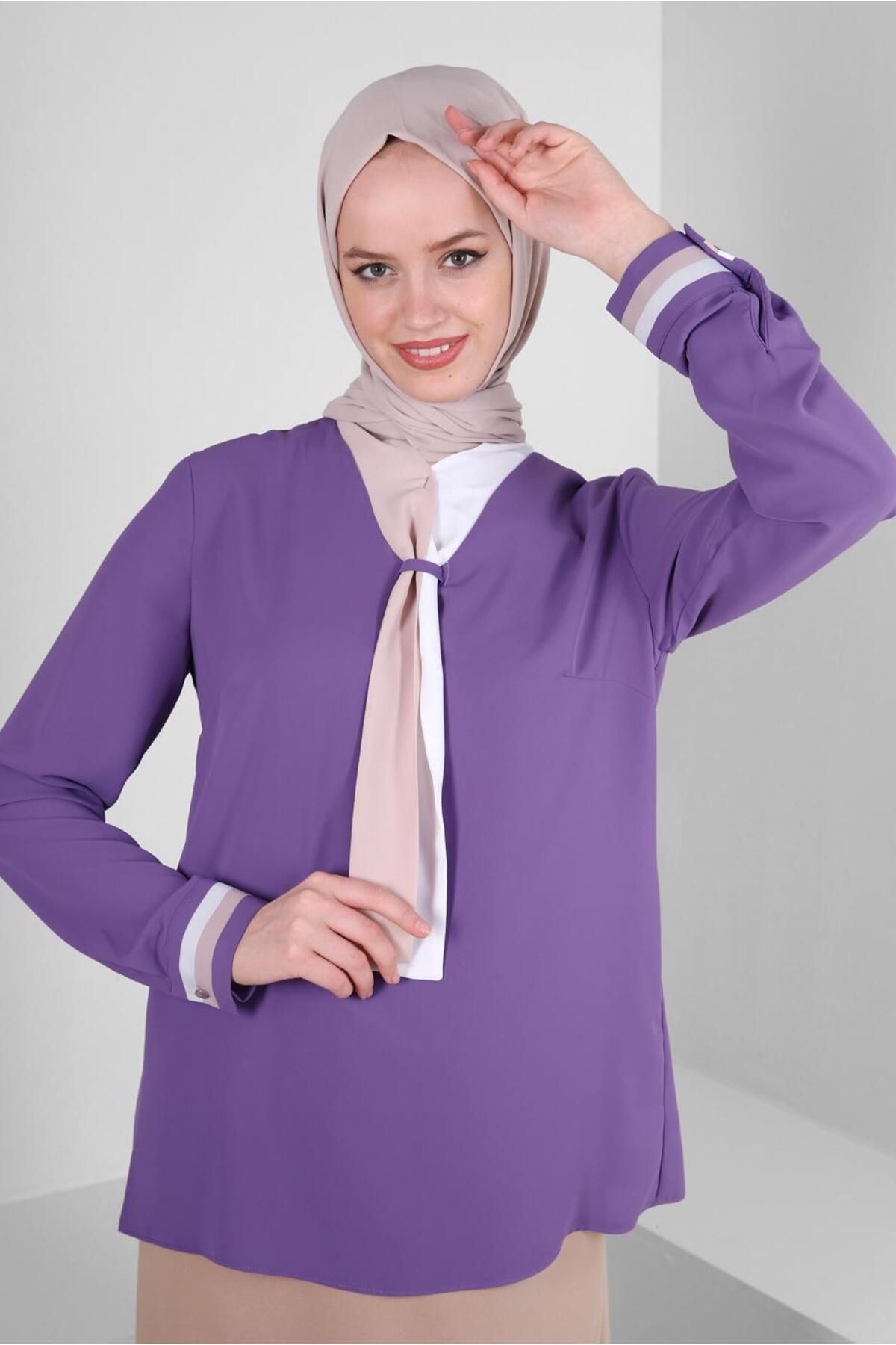 بلوز با جزییات بستن روی یقه 43800 Alvina