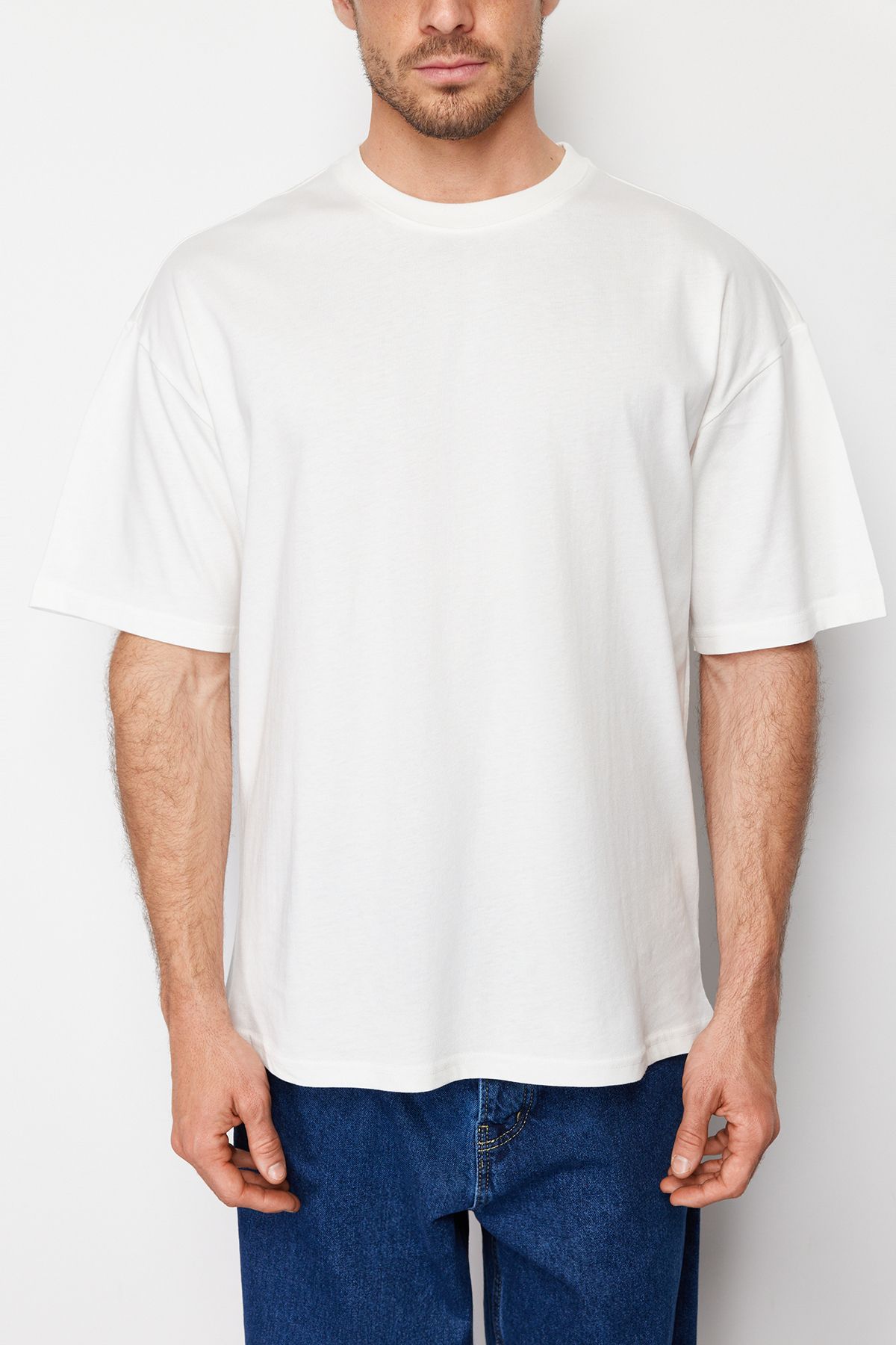 Trendyol Collection-Ecru Oversize bawełniany T-shirt z nadrukiem na plecach - TMNSS23TS00168 5