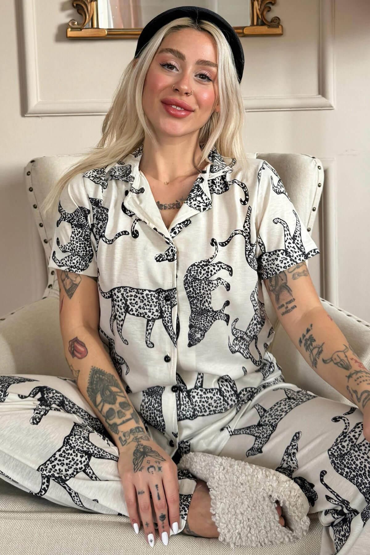 Pijamaevi Gepard Desenli Kısa Kol Önden Düğmeli Kadın Pijama Takımı