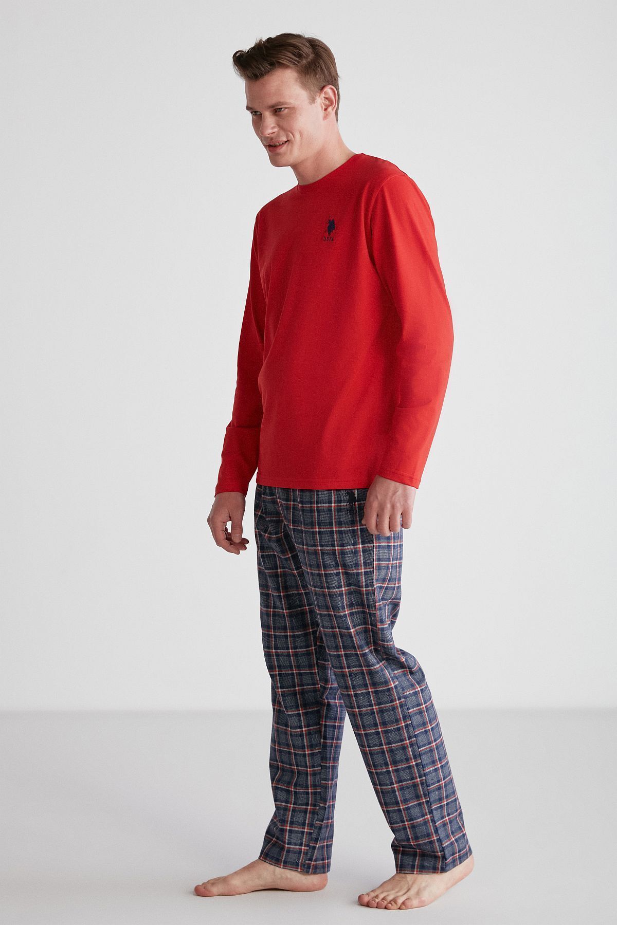 ست پیژامه قرمز مردانه پایه. پولو اسن. لباس خواب آستین بلند یقه گرد 18751 U.S. Polo Assn.