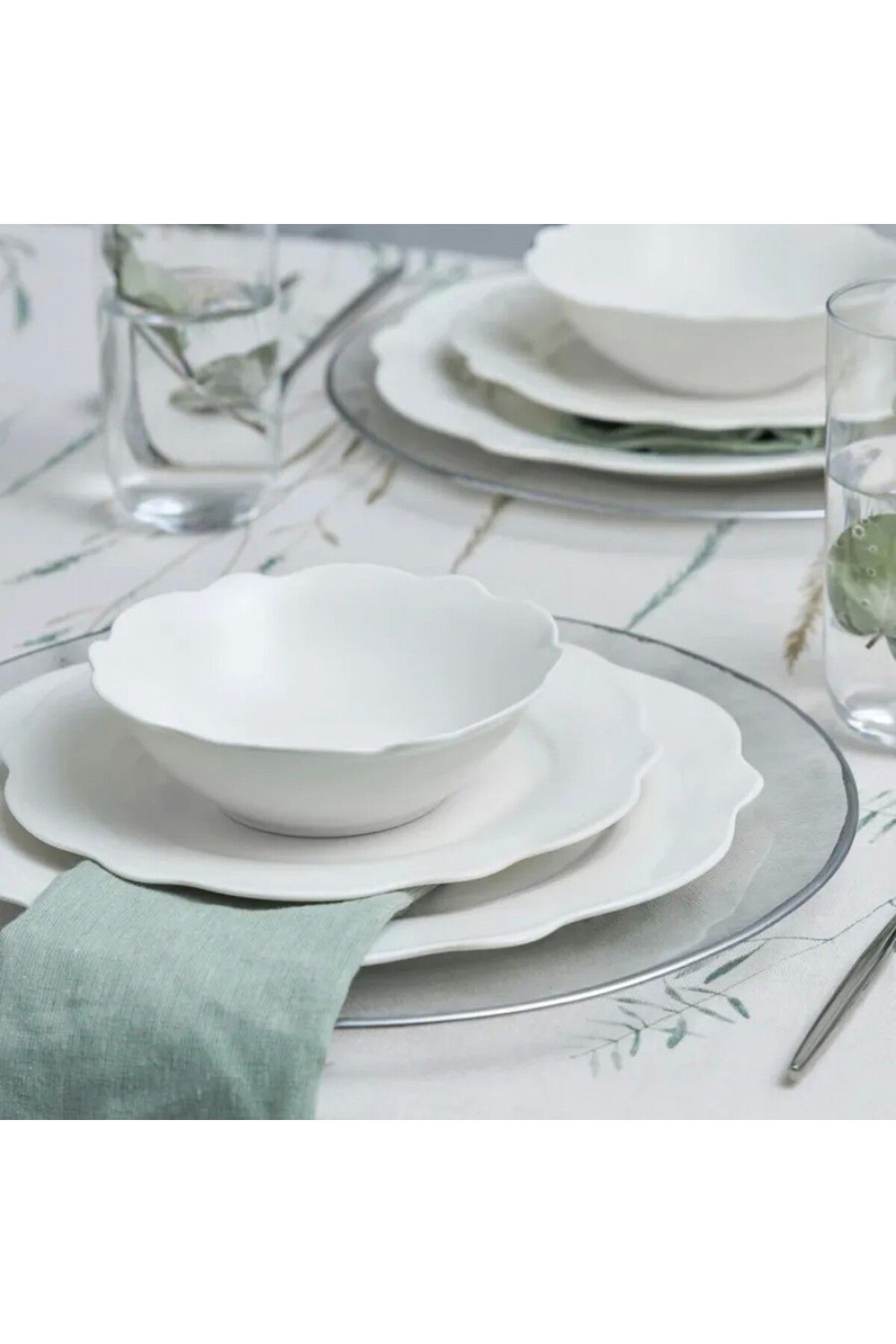Karaca-Daisy New Bone Geschirr-Set für 4, 12-teilig, Teller und Schalen, Geschirr-Set 4
