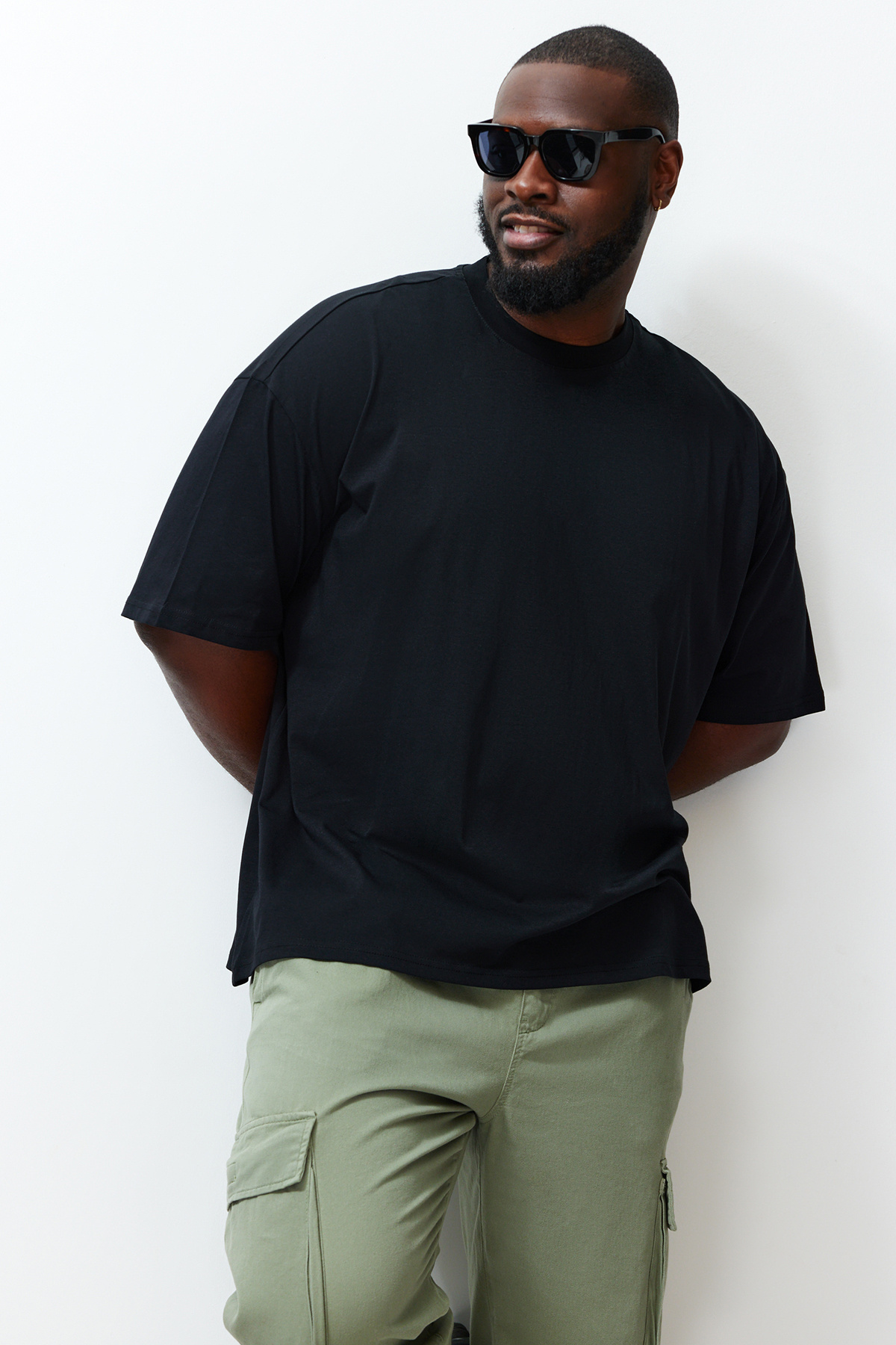  TRENDYOL MAN Siyah Büyük Beden Oversize/Geni? Kesim Rahat Ciçek Bask?l? %100 Pamuklu T-Shirt