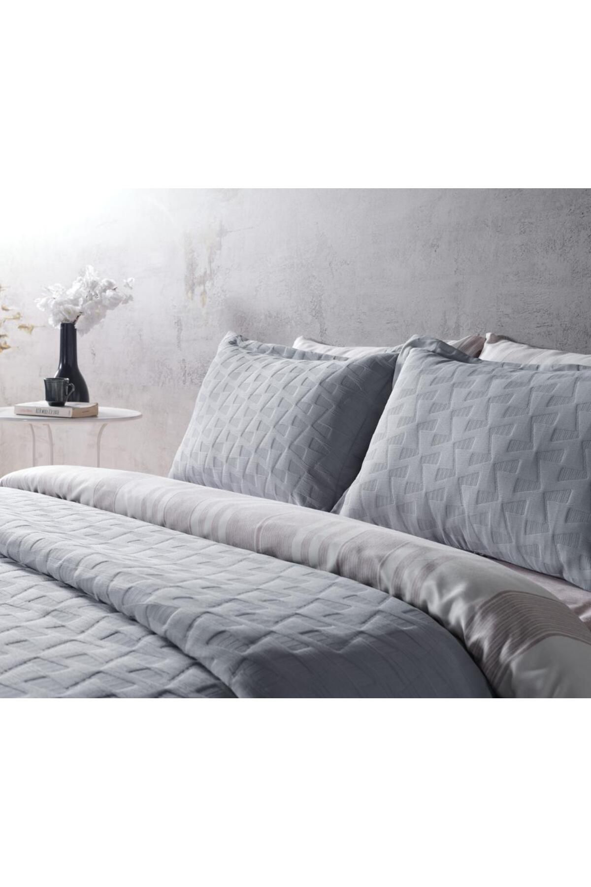 Lolavien-Silva Double Bedspread - Gray 4