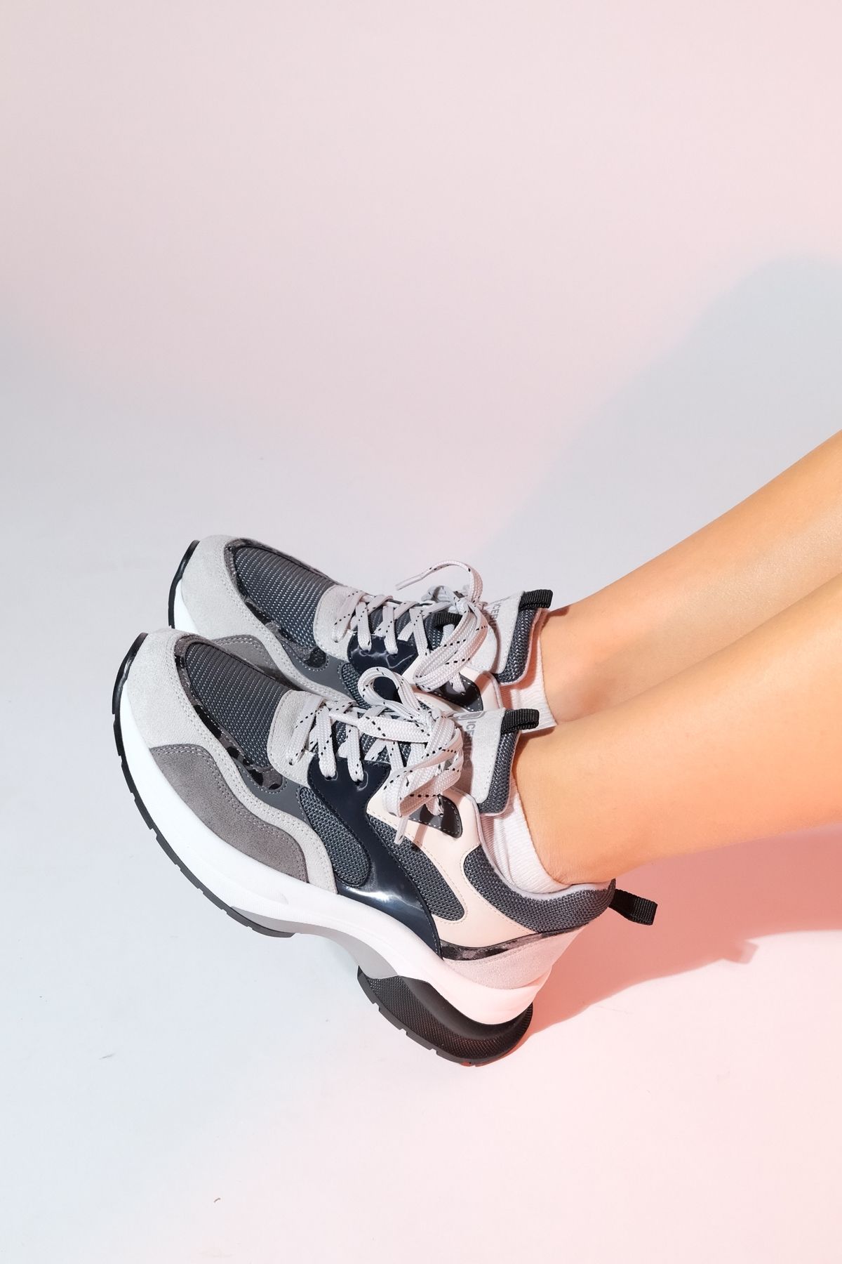 اسنیکر سیاه زنانه تاج یخی توری و سفید کفش ورزشی luvishoes