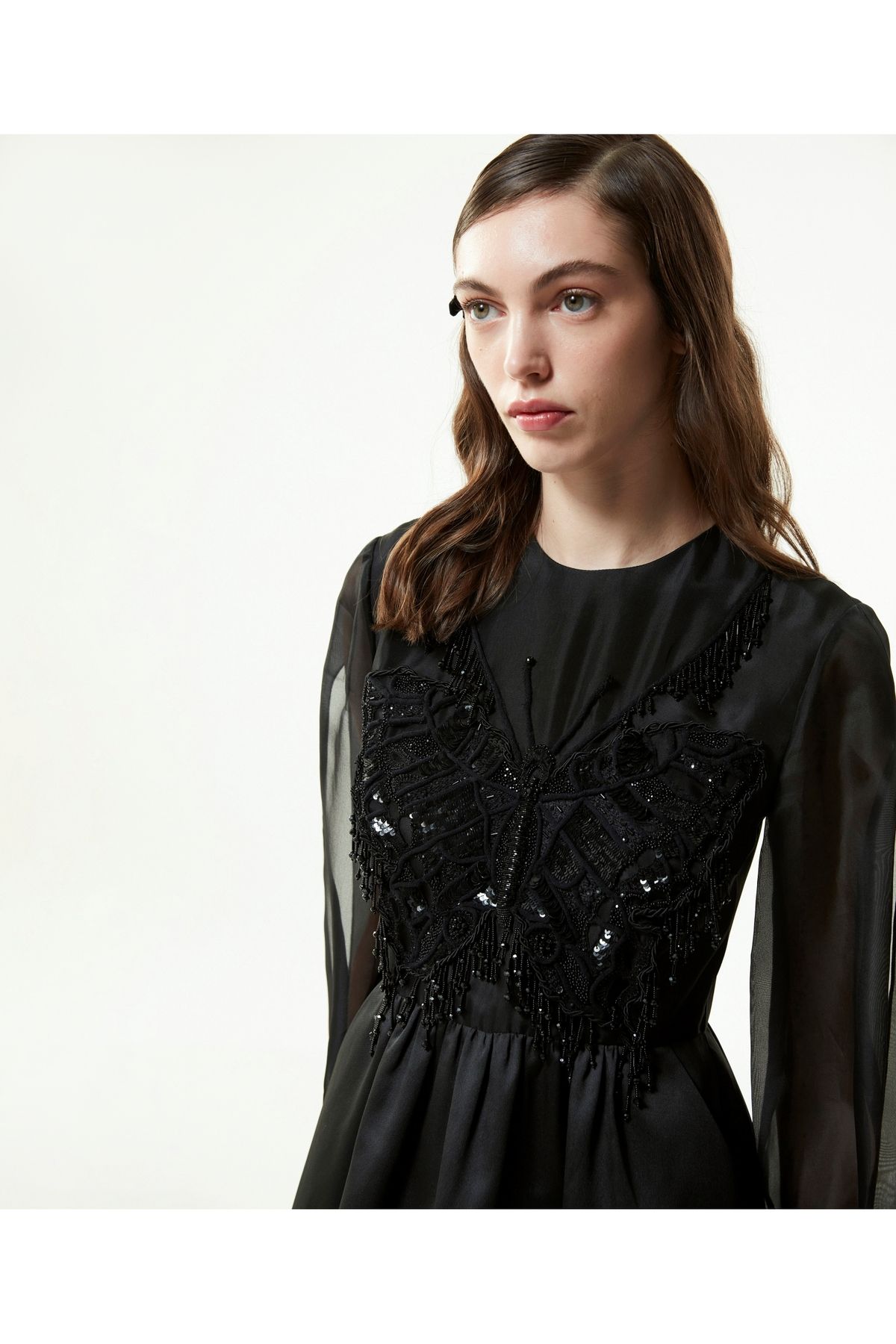 Machka-Kleid aus Organza mit Schmetterlingsstickerei 4