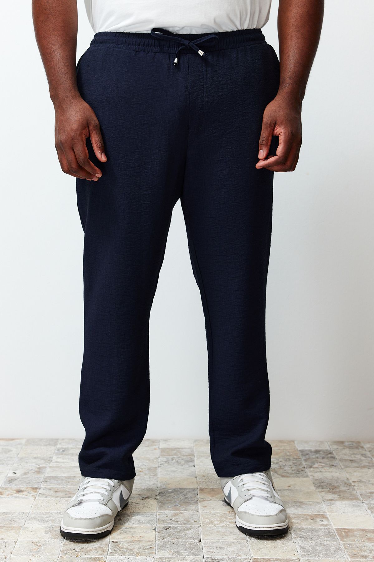 Trendyol Collection Spodnie Plus Size W Kolorze Granatowym, Regular Fit, Z Elastyczną Talią I Wyglądem Lnu - Mężczyzna - 3XL