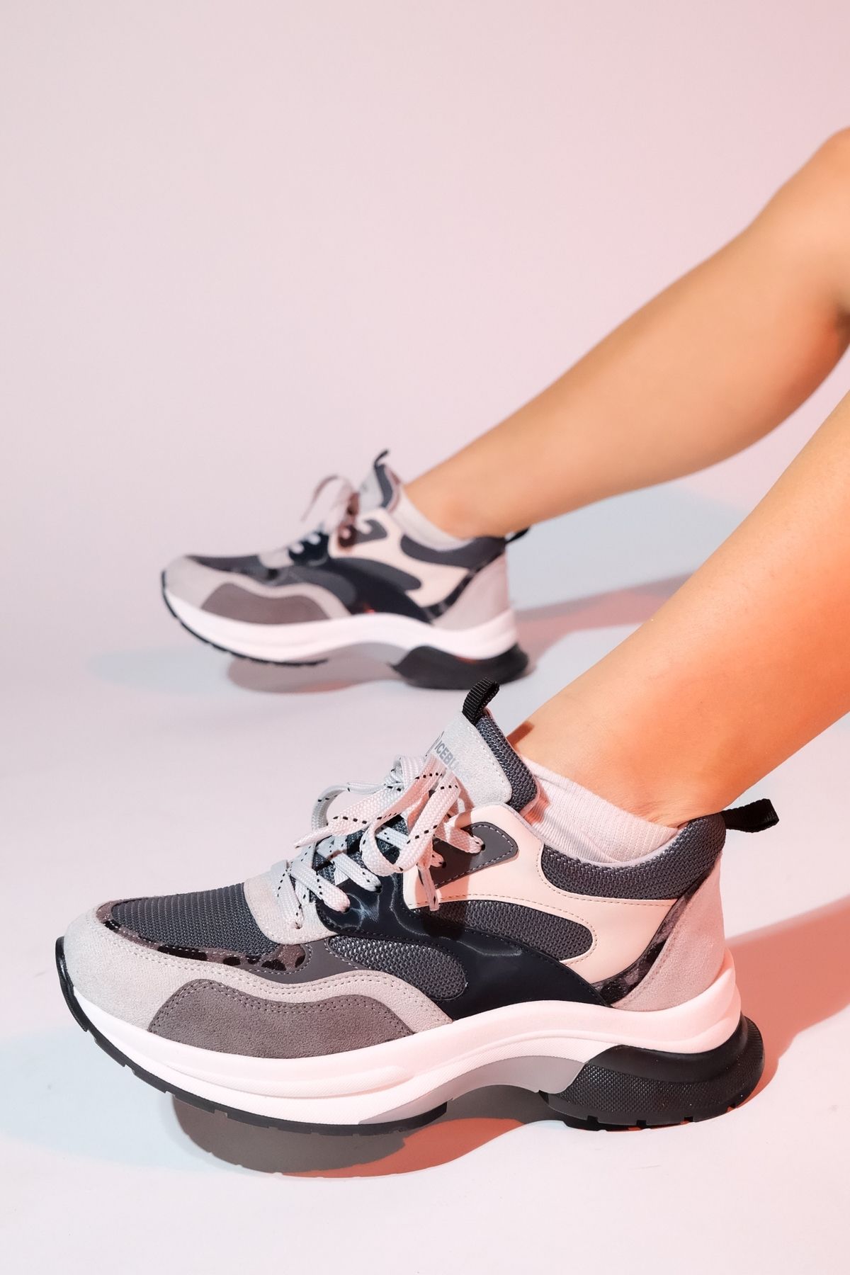 اسنیکر سیاه زنانه تاج یخی توری و سفید کفش ورزشی luvishoes
