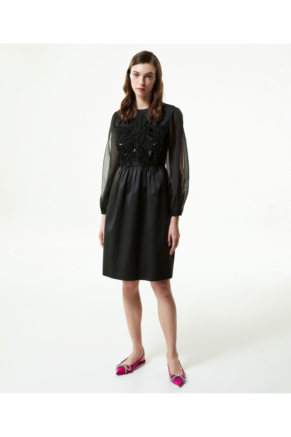 Machka-Kleid aus Organza mit Schmetterlingsstickerei 2