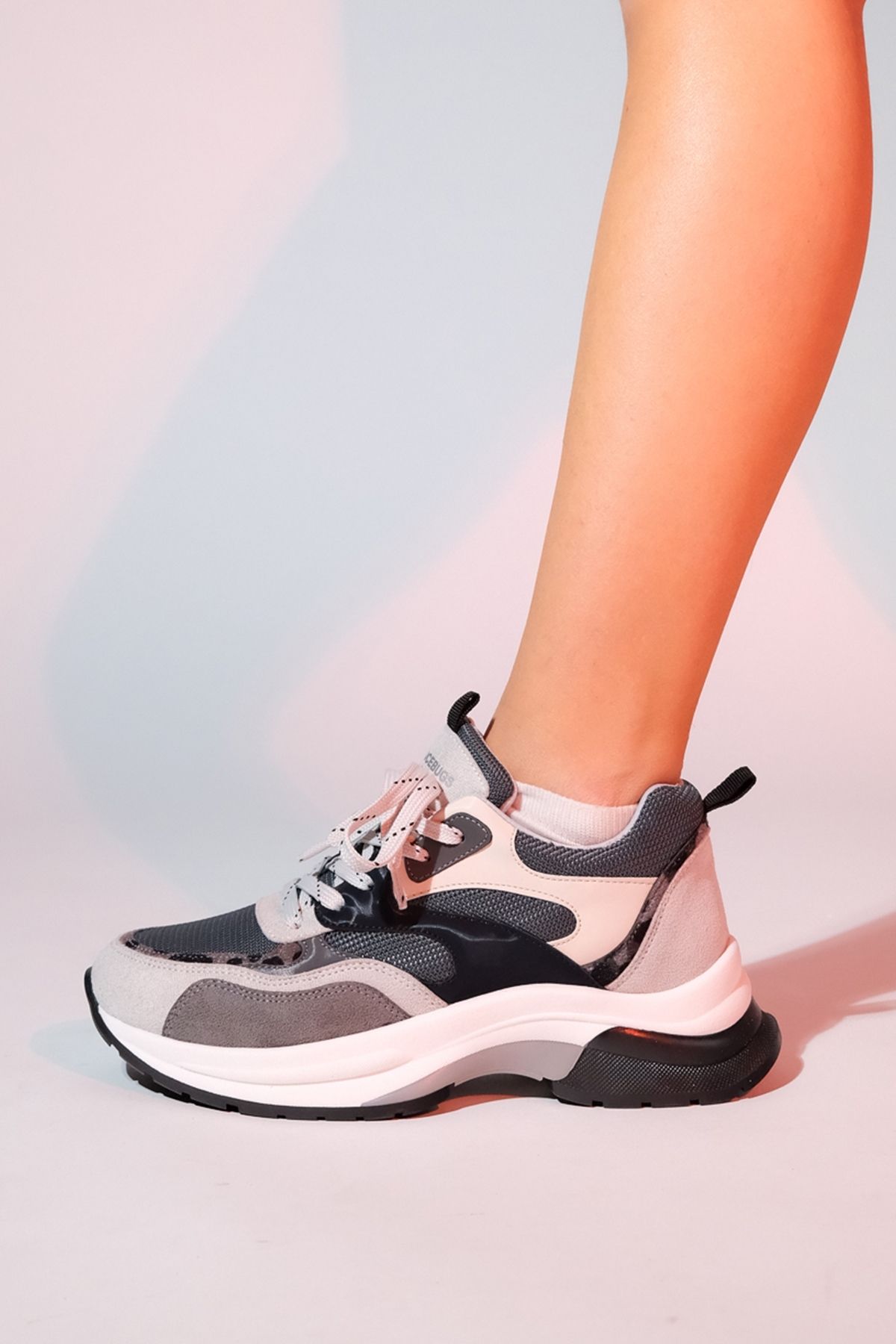 اسنیکر سیاه زنانه تاج یخی توری و سفید کفش ورزشی luvishoes