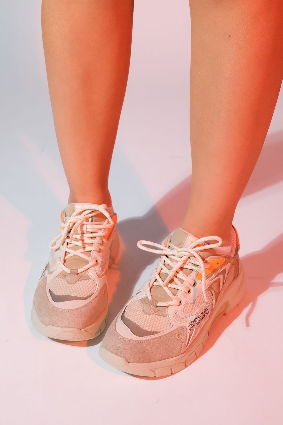 اسنیکر نارنجی زنانه Duja Beige Orange Multi Misle کفش ورزشی پایه ضخیم luvishoes