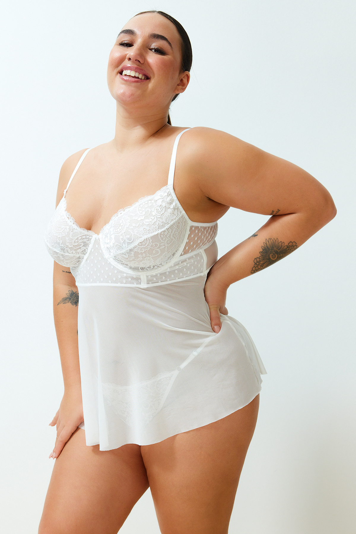 Trendyol Curve-Fehér, magas derekú aládrót Babydoll &amp; Tanga szett TBBSS24DH00001 4