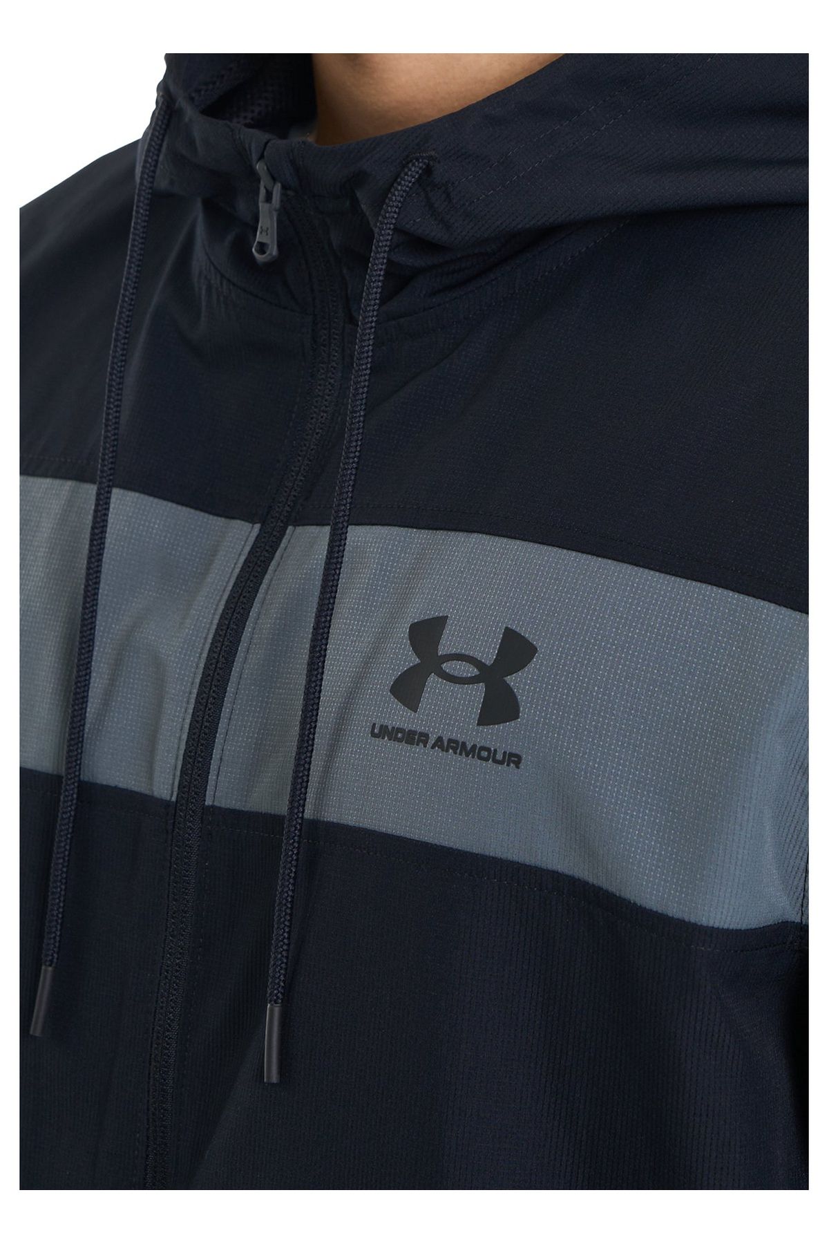 بارانی و بادگیر مشکی مردانه یقه سیاه با سیم پیچ فراوان 1361621 001 UA Sporttyle Under Armour
