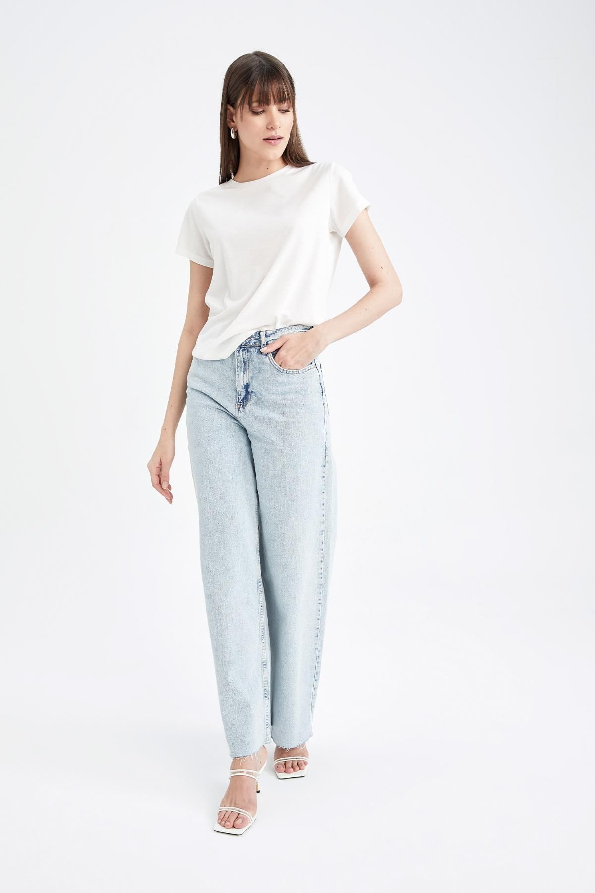 DeFacto-Tričko Regular Fit Crew s krátkym rukávom W7299az23sm 2