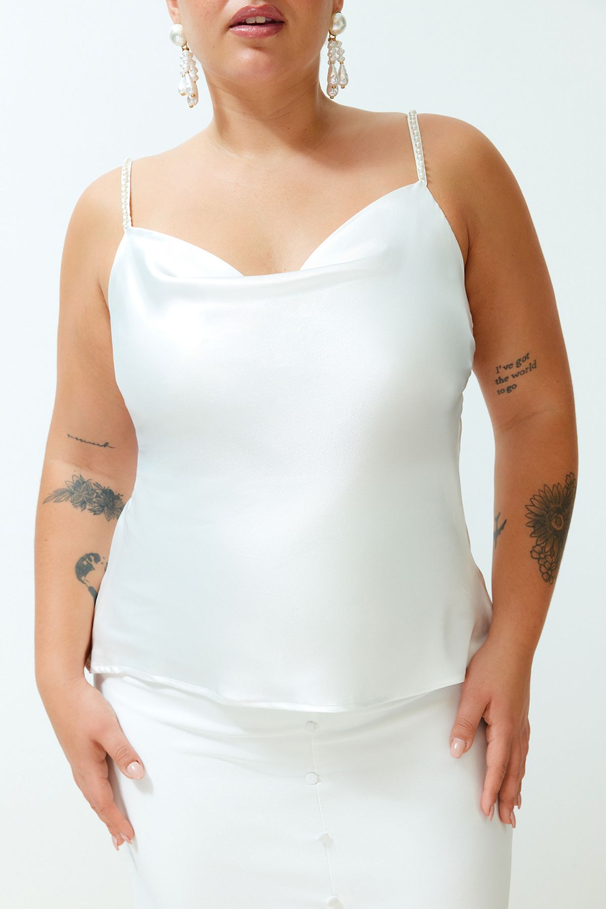 Trendyol Curve-Ecru Plunging Neck Plain Basic Satin Woven Blouse 5