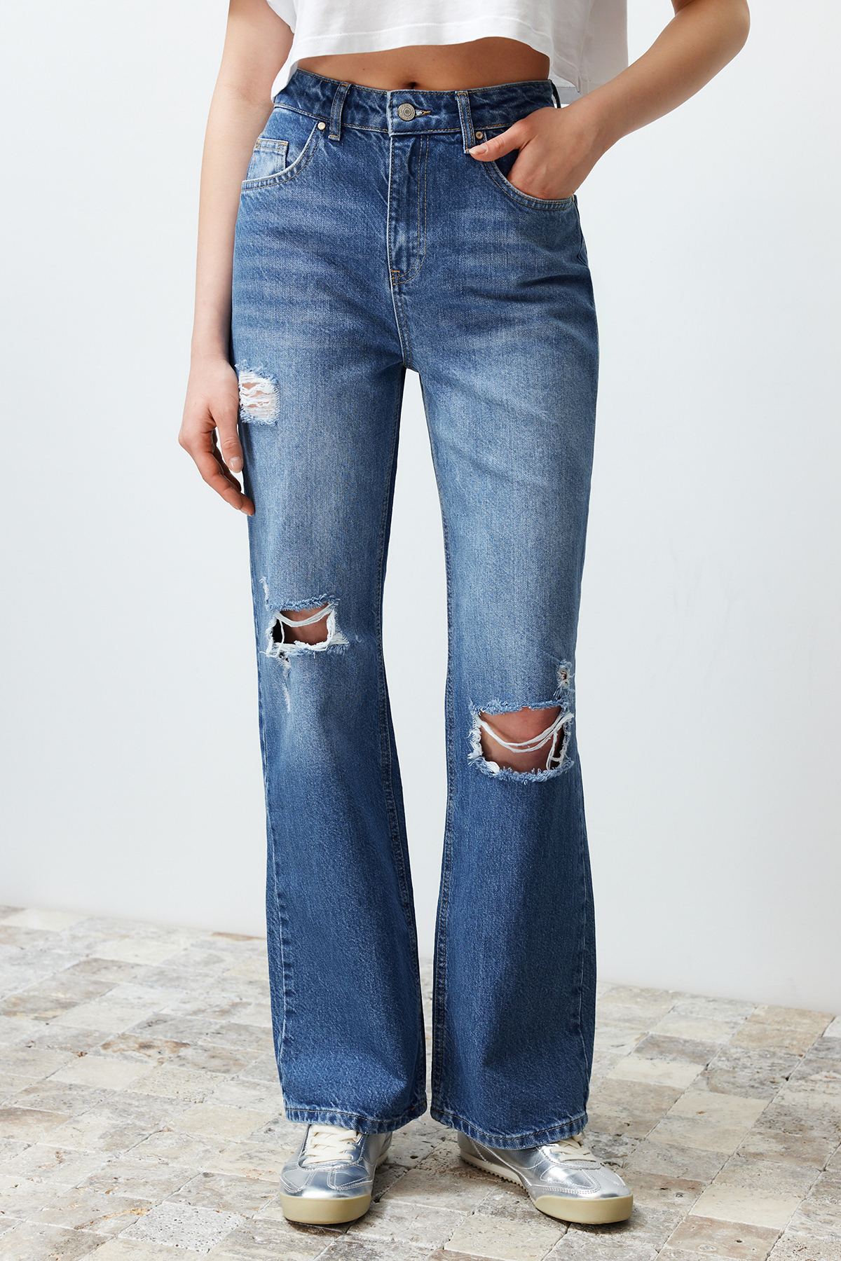 Trendyolmilla  Mavi Yırtıklı Yüksek Bel Wide Leg Geniş Paça %100 Pamuk Non-Stretch Jeans TWOSS24JE00199 - Görsel 9