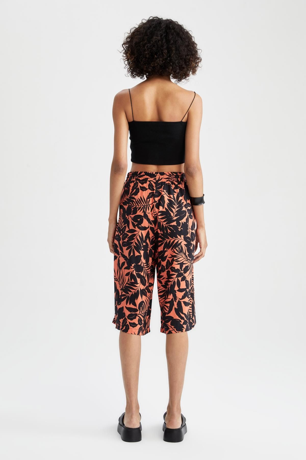 DeFacto-Capri-Crop-Fit-Viskose-Capri mit hoher Taille I6823az22sm 4