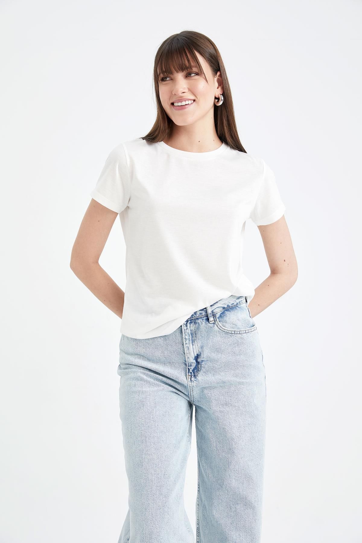 DeFacto-Tričko Regular Fit Crew s krátkym rukávom W7299az23sm 4