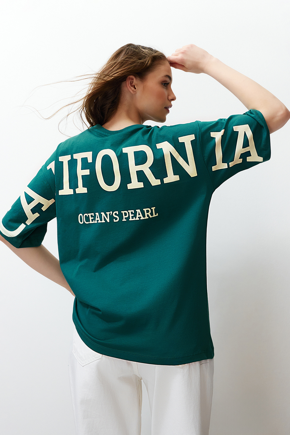 Trendyol Collection Emerald Green 100% Cotton Back Slogan Printed Oversize/Wide Fit Knitted T-Shirt TWOSS24TS00091