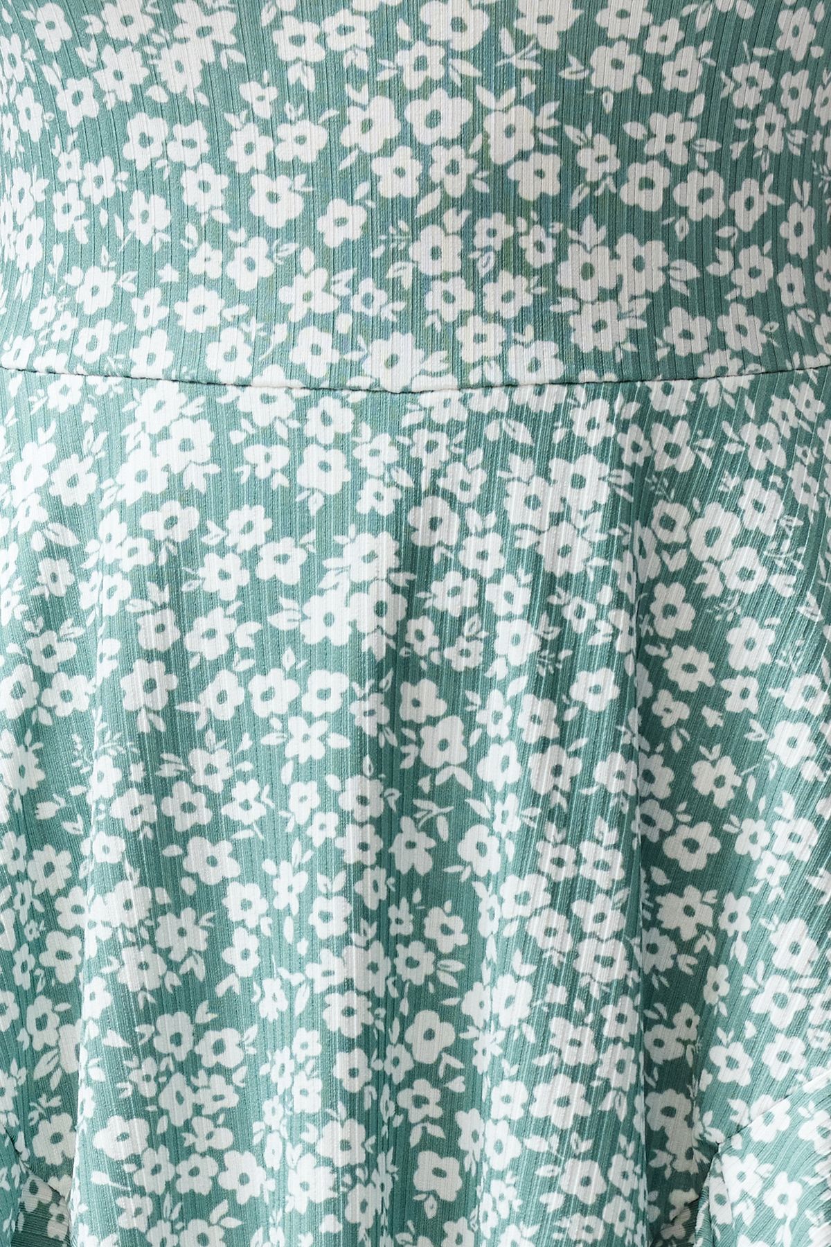 Trendyol Collection-Mini-Strickoverall mit Mintblumen-Print und Shorts mit Volants und Trägern TWOSS23TU00044 5