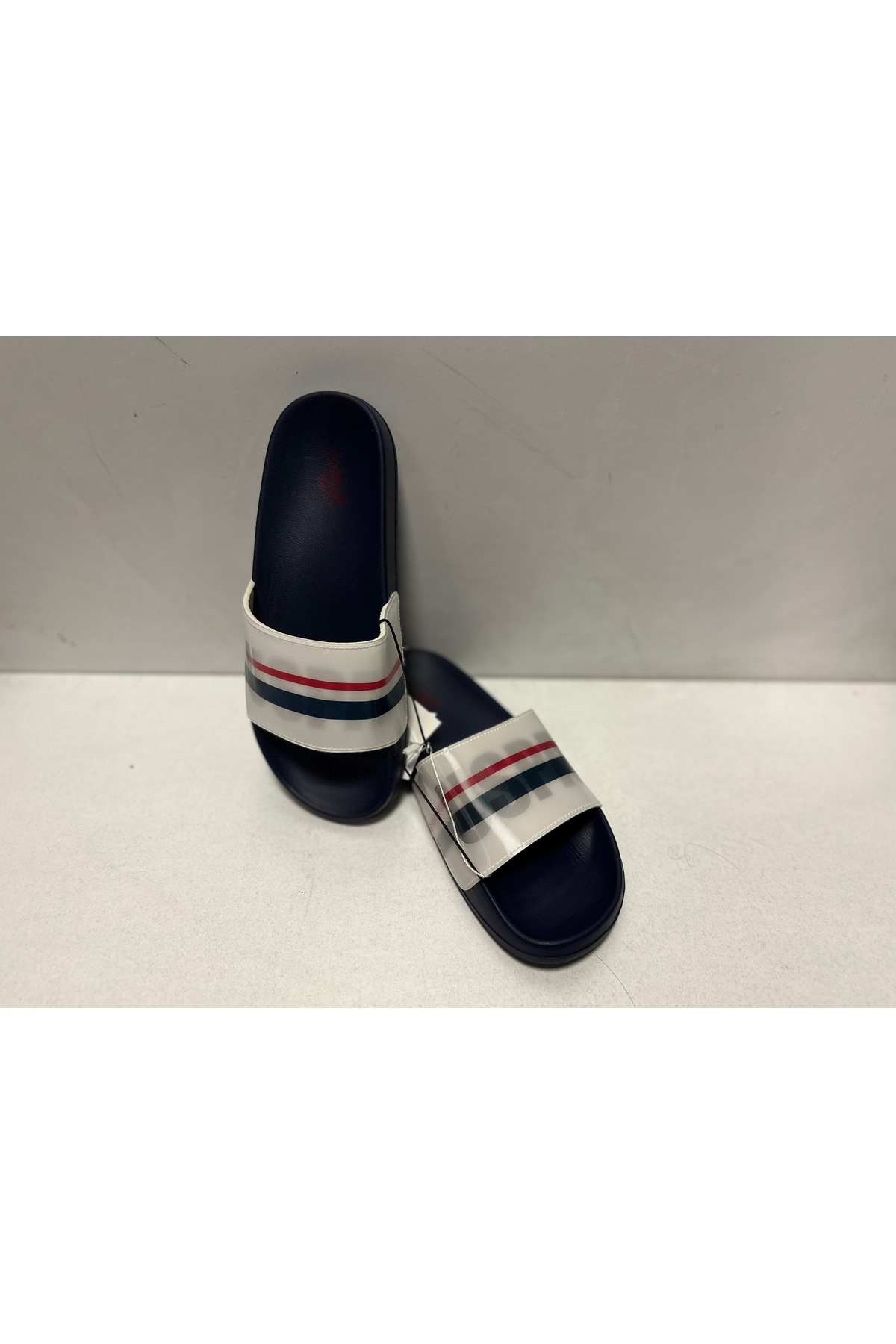 یو اس پولو صندل تک بند مردانه U.S. POLO ASSN به رنگ آبی سرمه‌ای و سفید با چاپ هولوگرام