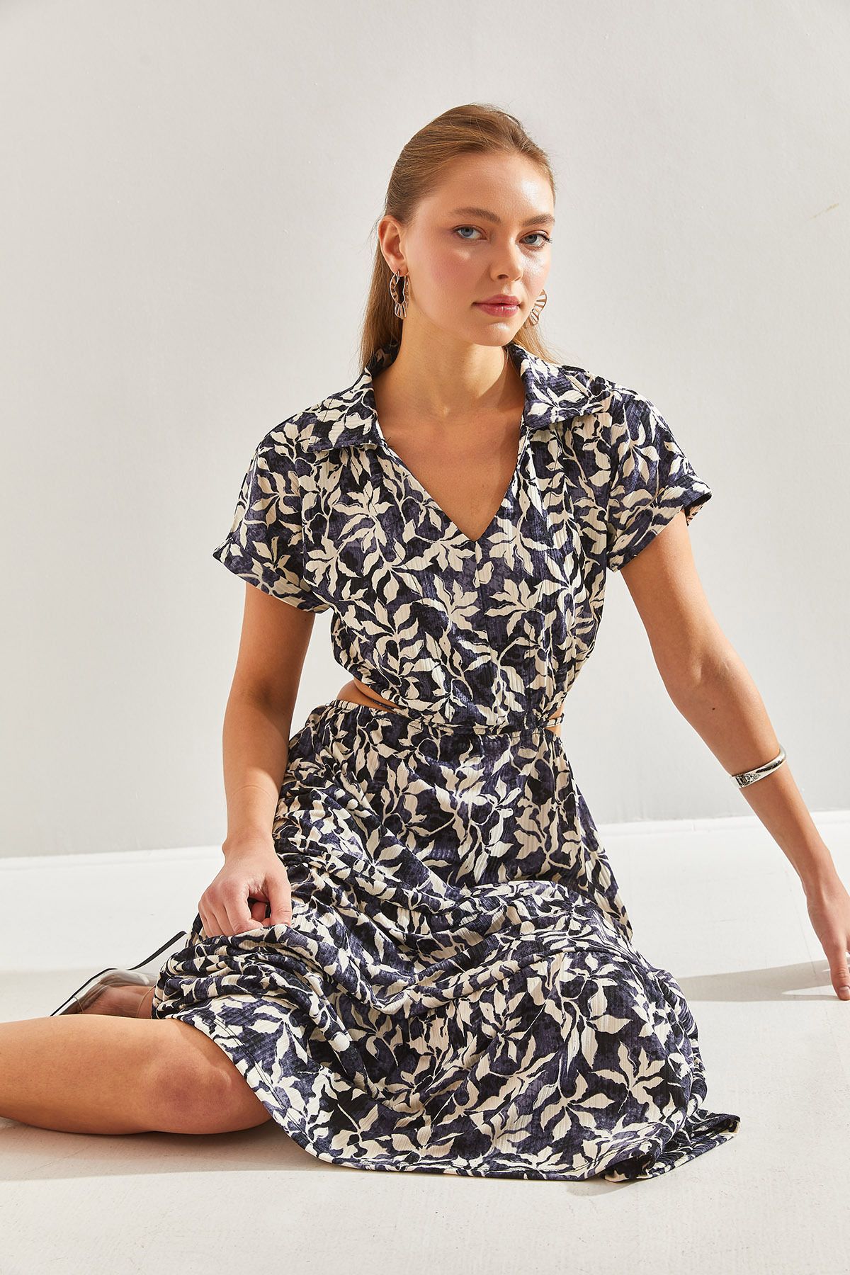 Bianco Lucci-Women's Low-cut Tie V-neck Dress60171016 7