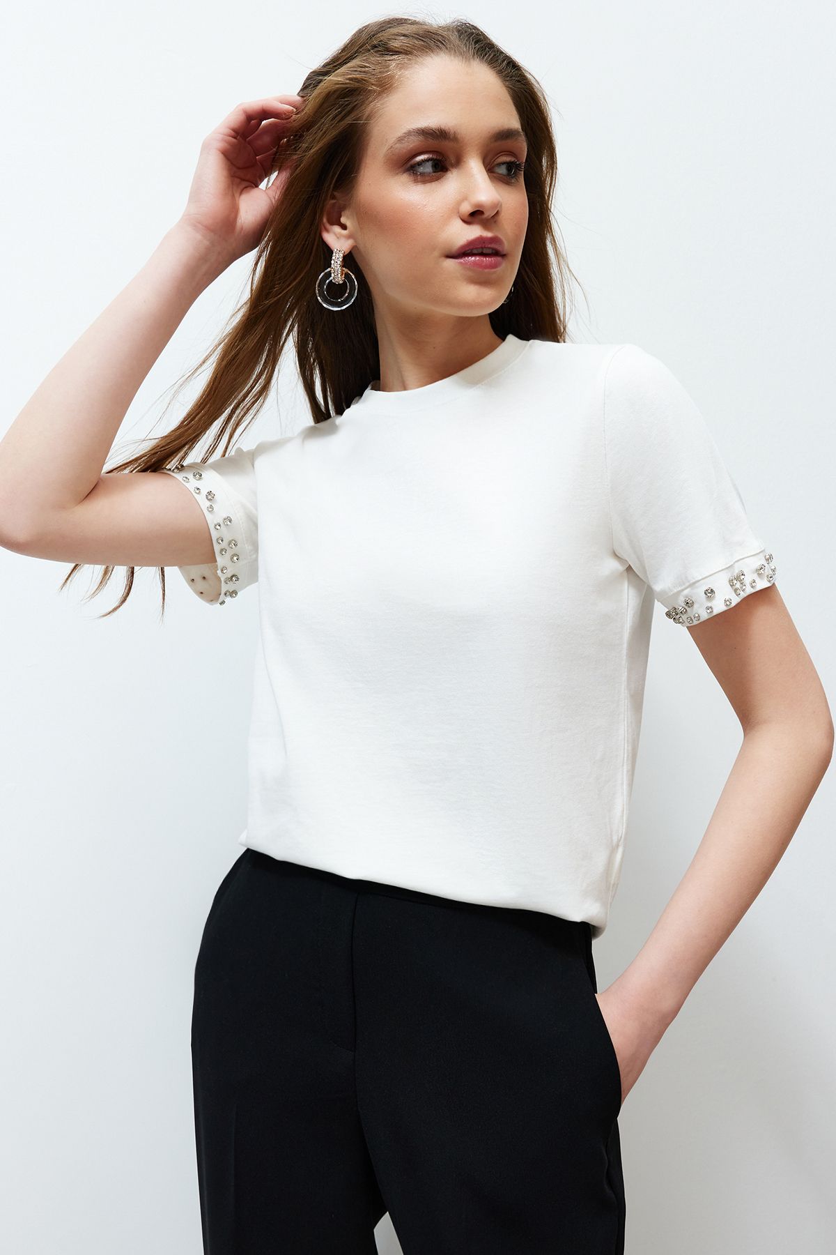 Trendyol Collection-Weißes gestricktes T-Shirt TWOSS24TS00070 3